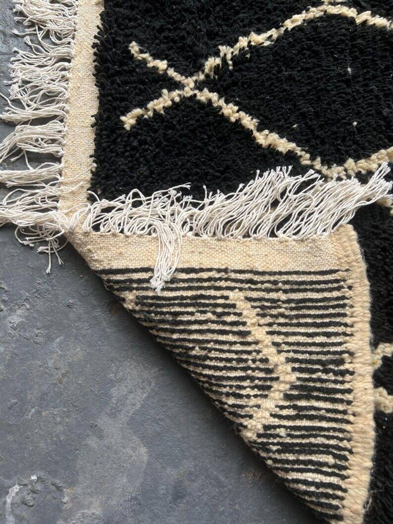 Tapis en laine fait main taille 150 x 250 cm