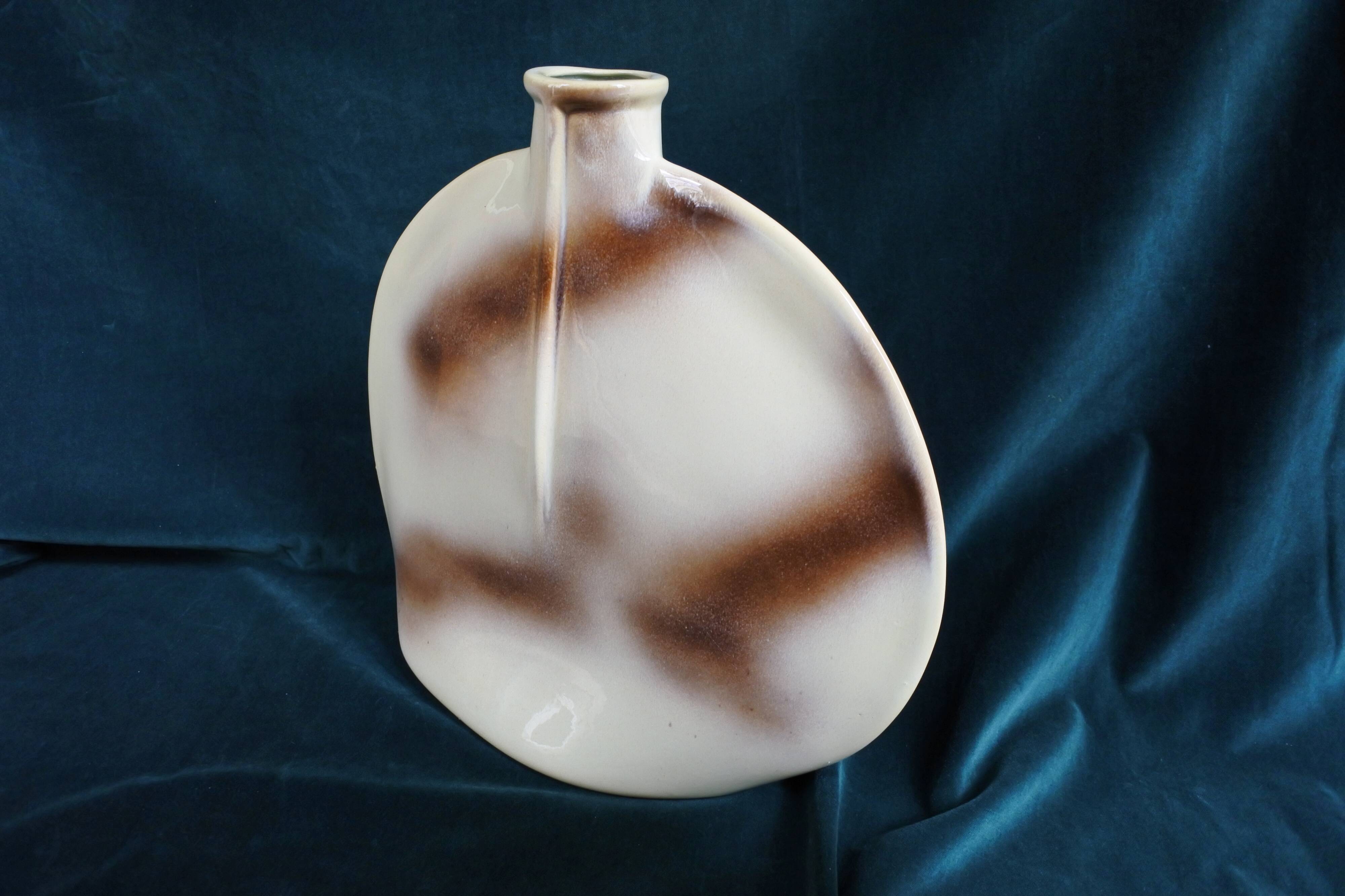 Flat vase