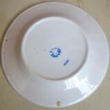 Assiette plate à décor St-Clément corbeille fleurie et oiseau