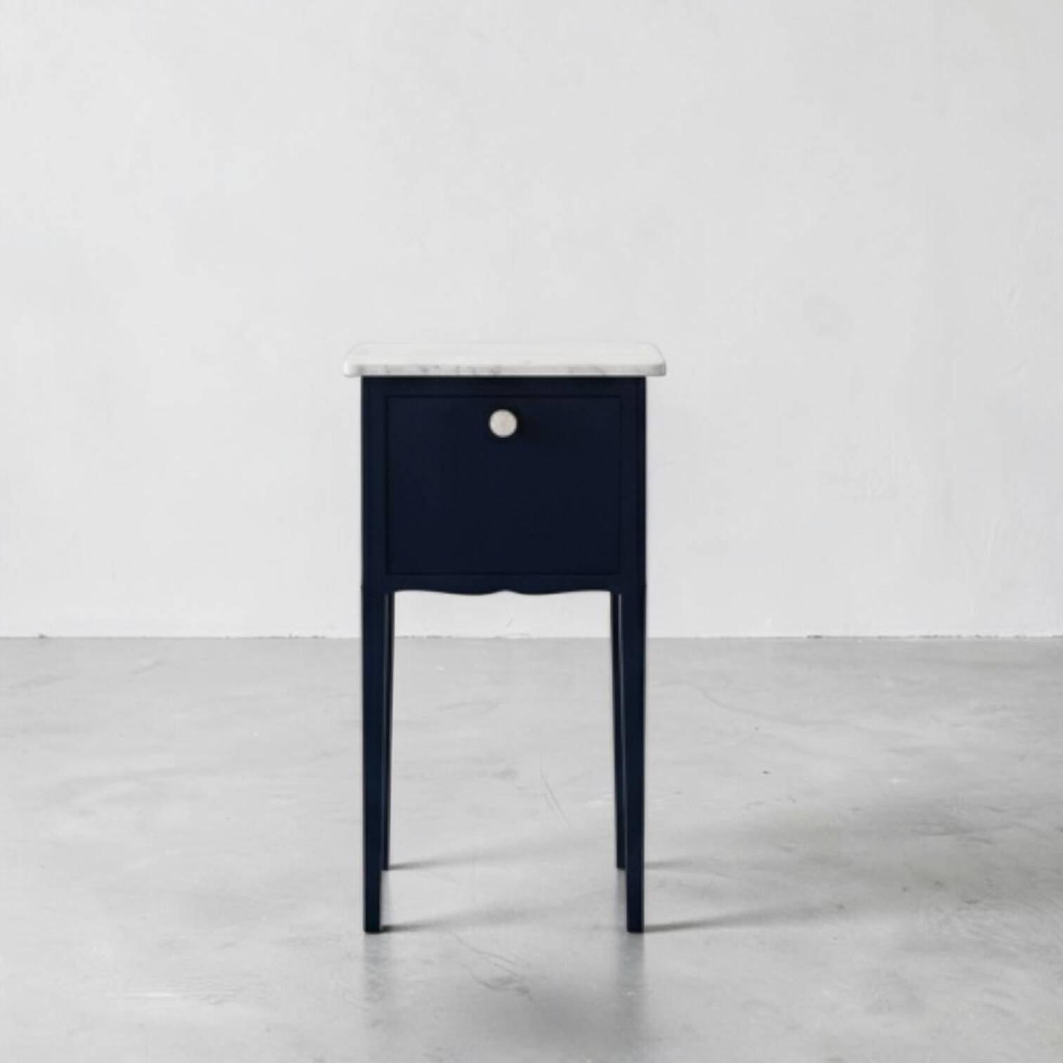 Table de chevet Parisien -début XXe siècle.