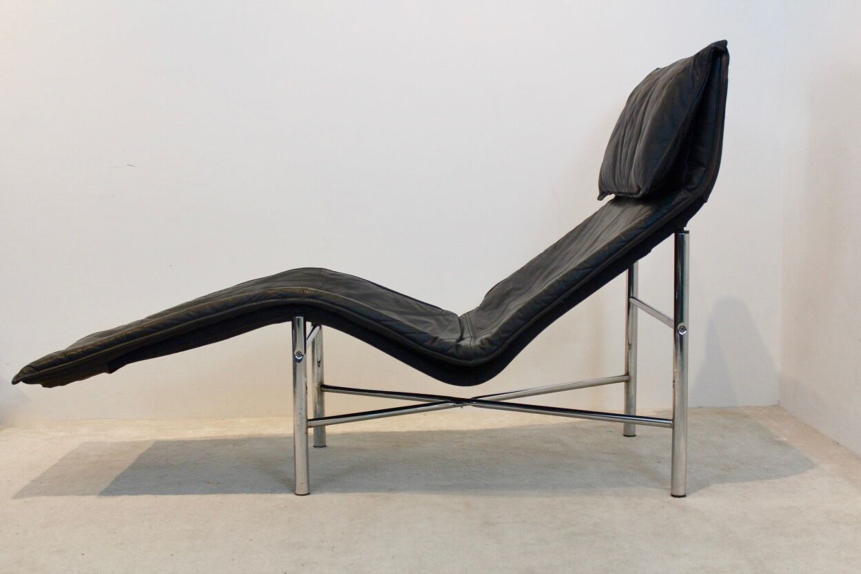 Black leather ‘skye’ chaise longue by Tord Björklund, Sweden 1970s