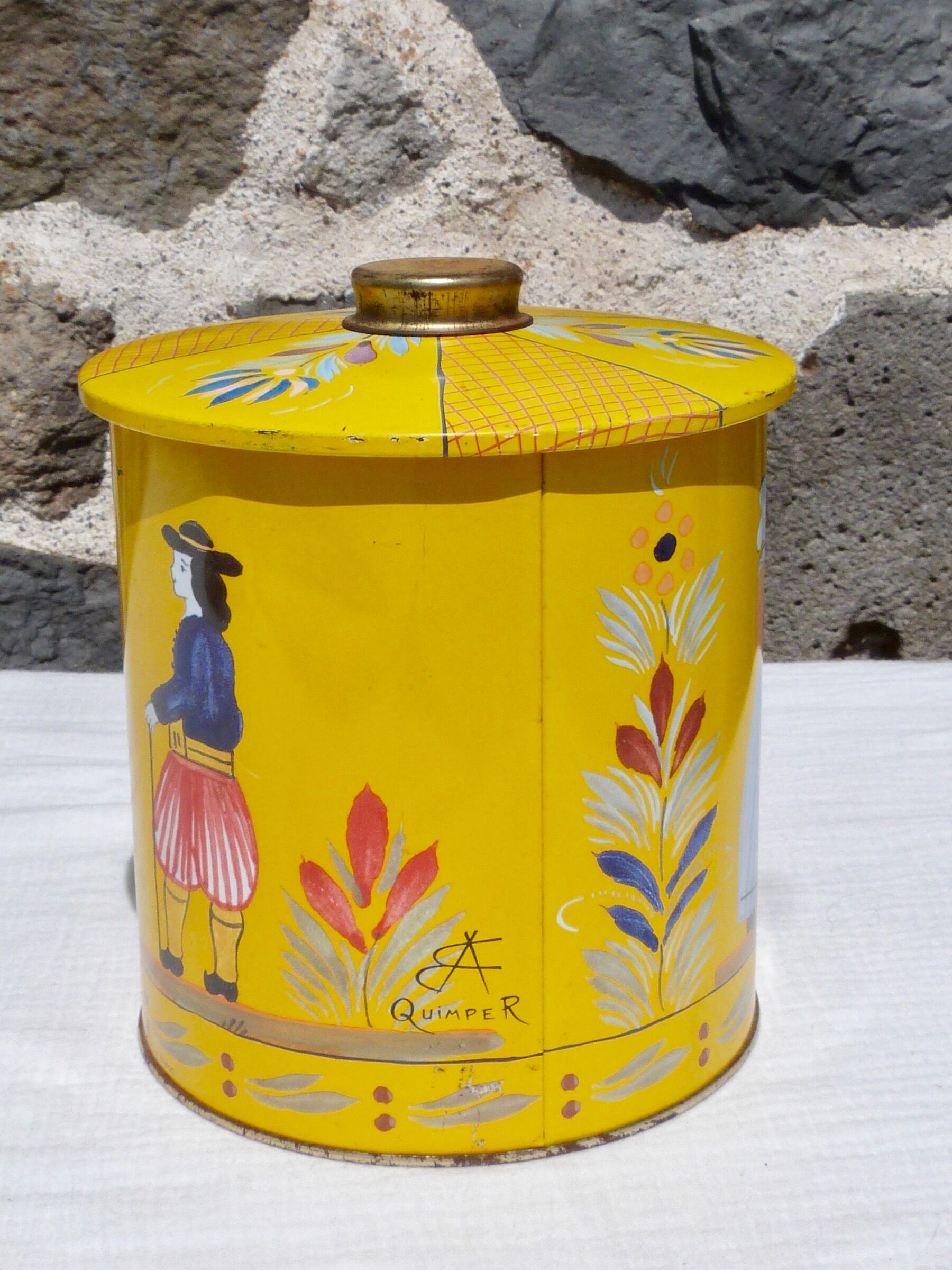 Breton metal box Quimper