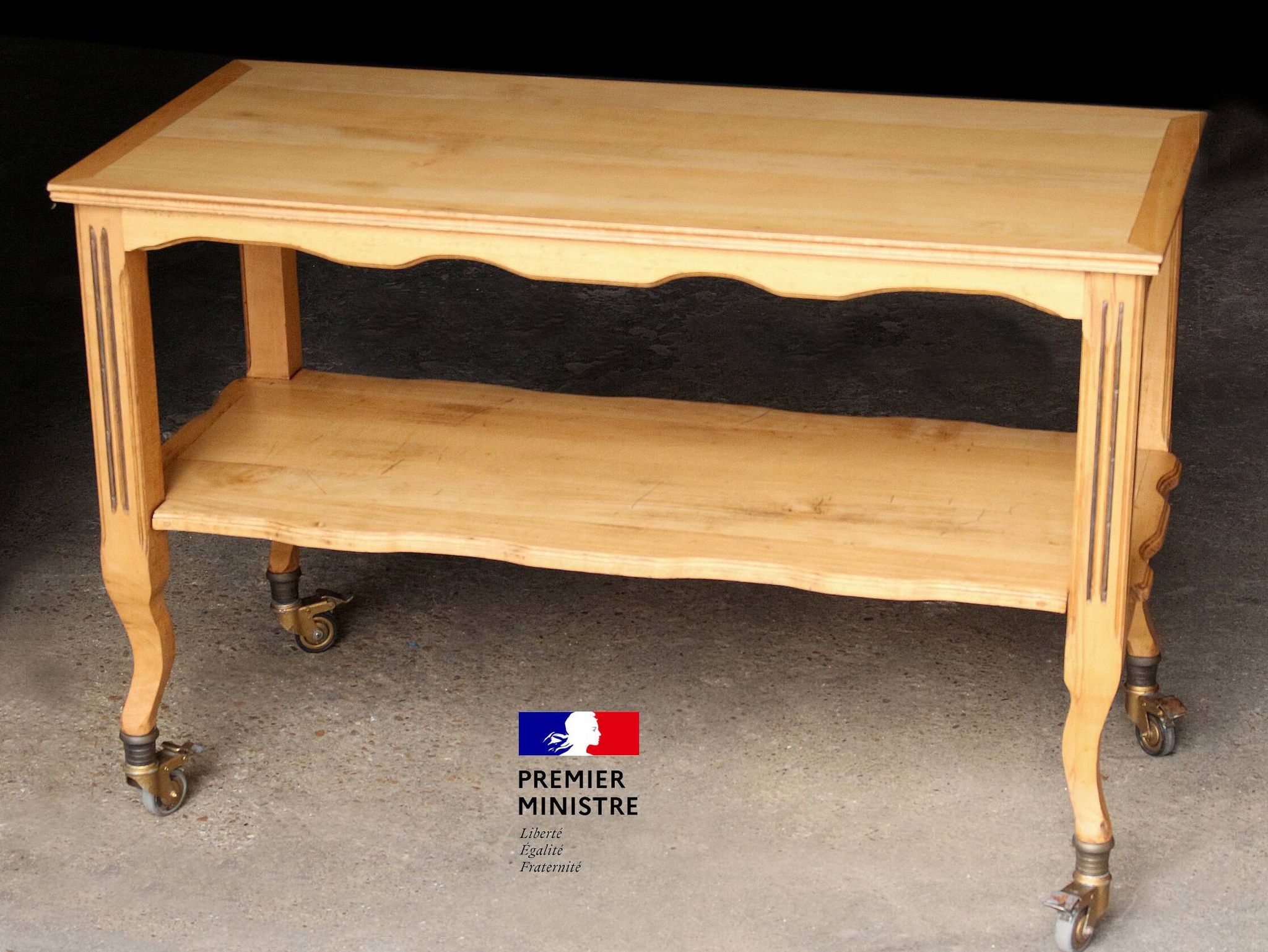 Grande desserte en bois blond de... matignon ! (2/2)