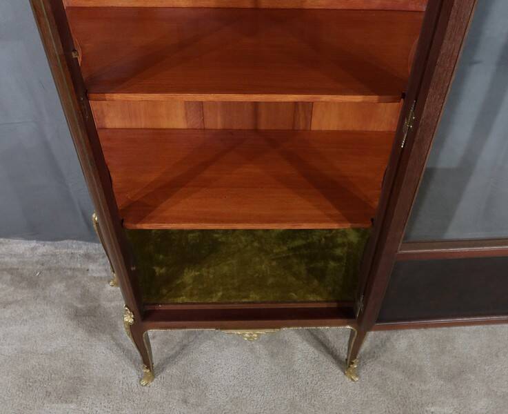 Mahogany Showcase, Transition Louis XV Louis XVI style – 1900