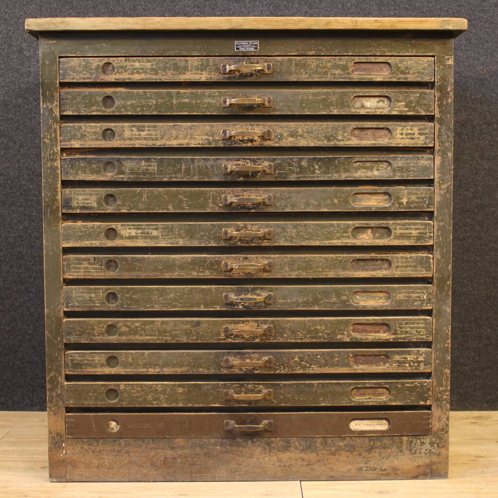Commode en bois laqué de l'atelier de gravure sur bois du 20e siècle