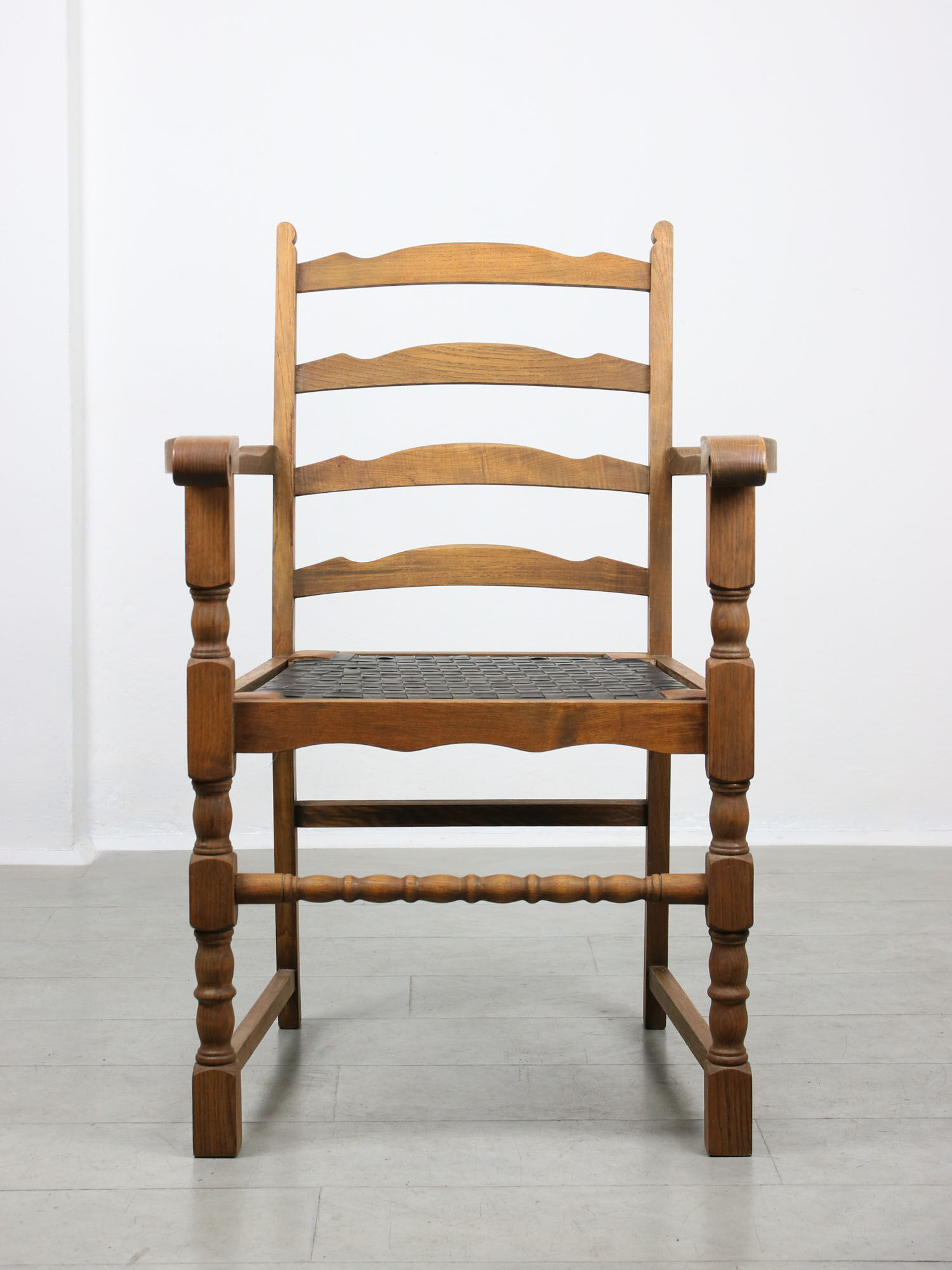 Chaises médiévales vintage en chêne, lot de 4