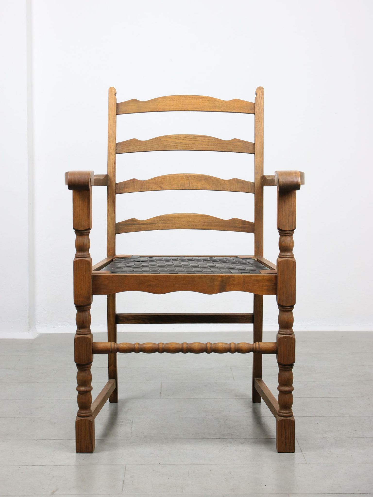 Chaises médiévales vintage en chêne, lot de 4