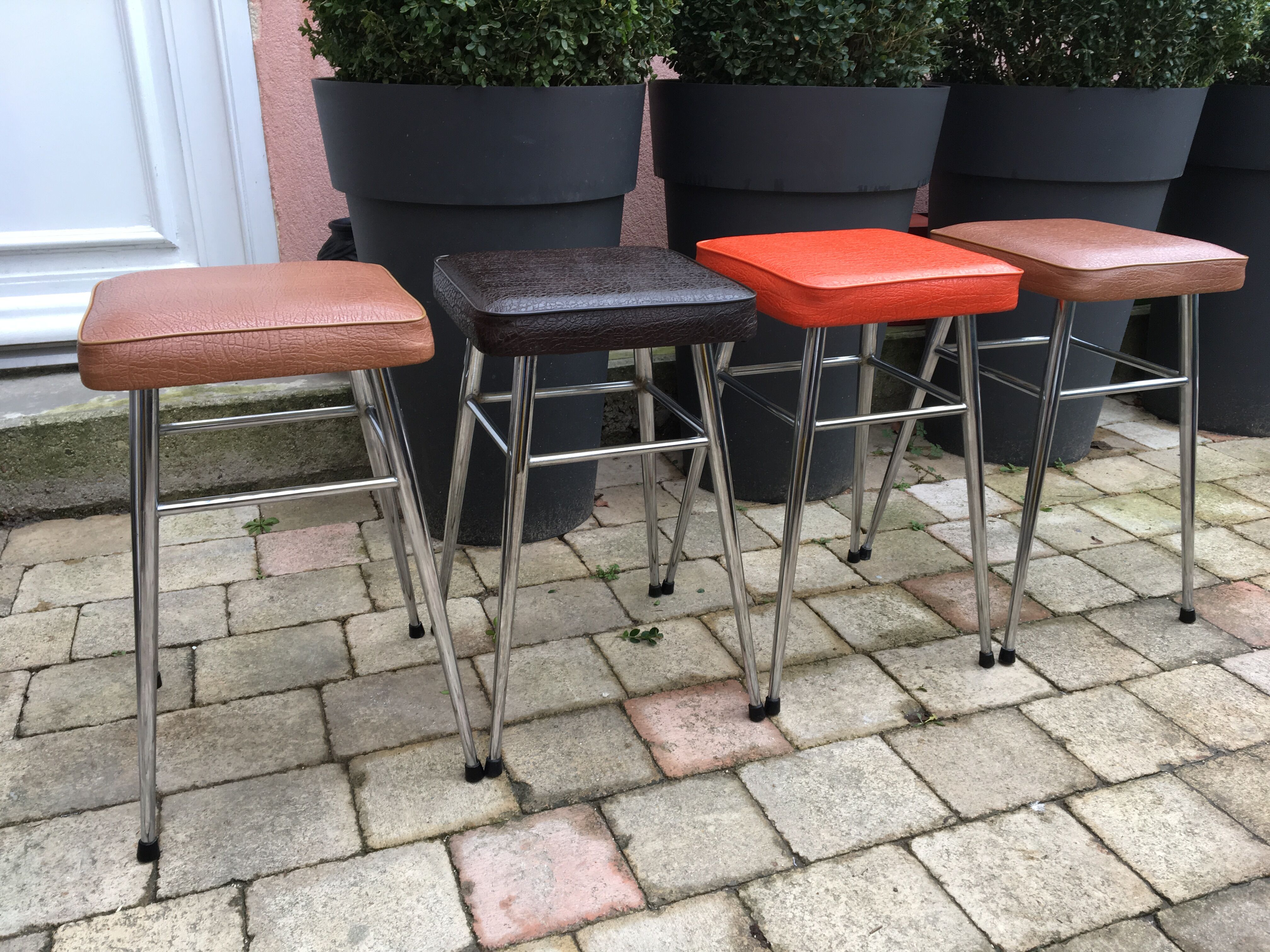 In leatherette vintage stools