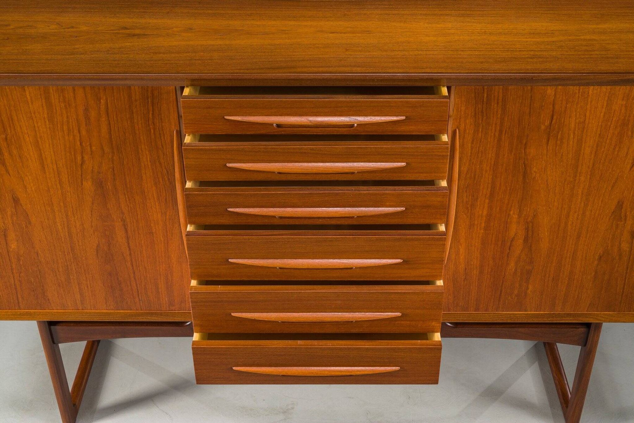 Buffet danois en teck par Arne Vodder pour Vamo Sønderborg, années 1960