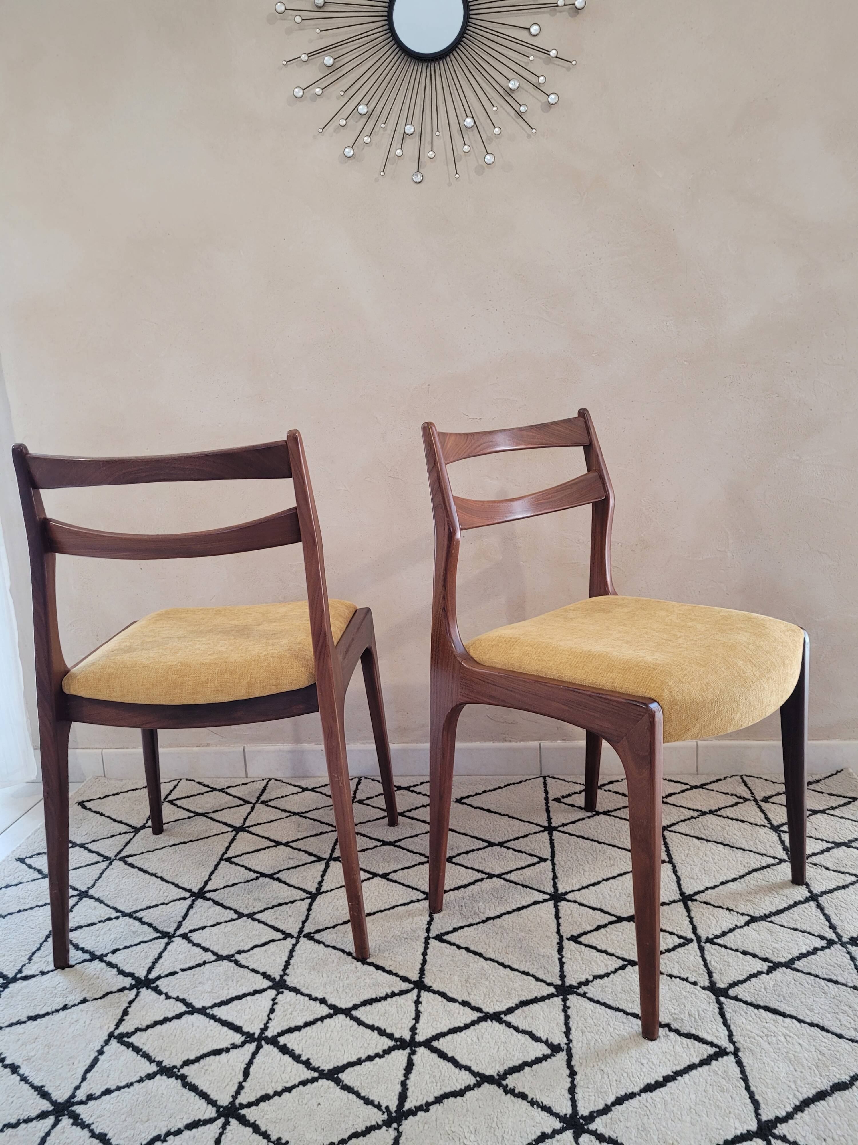 Set of 4 teak chairs with fabric seat in Scandinavian style.