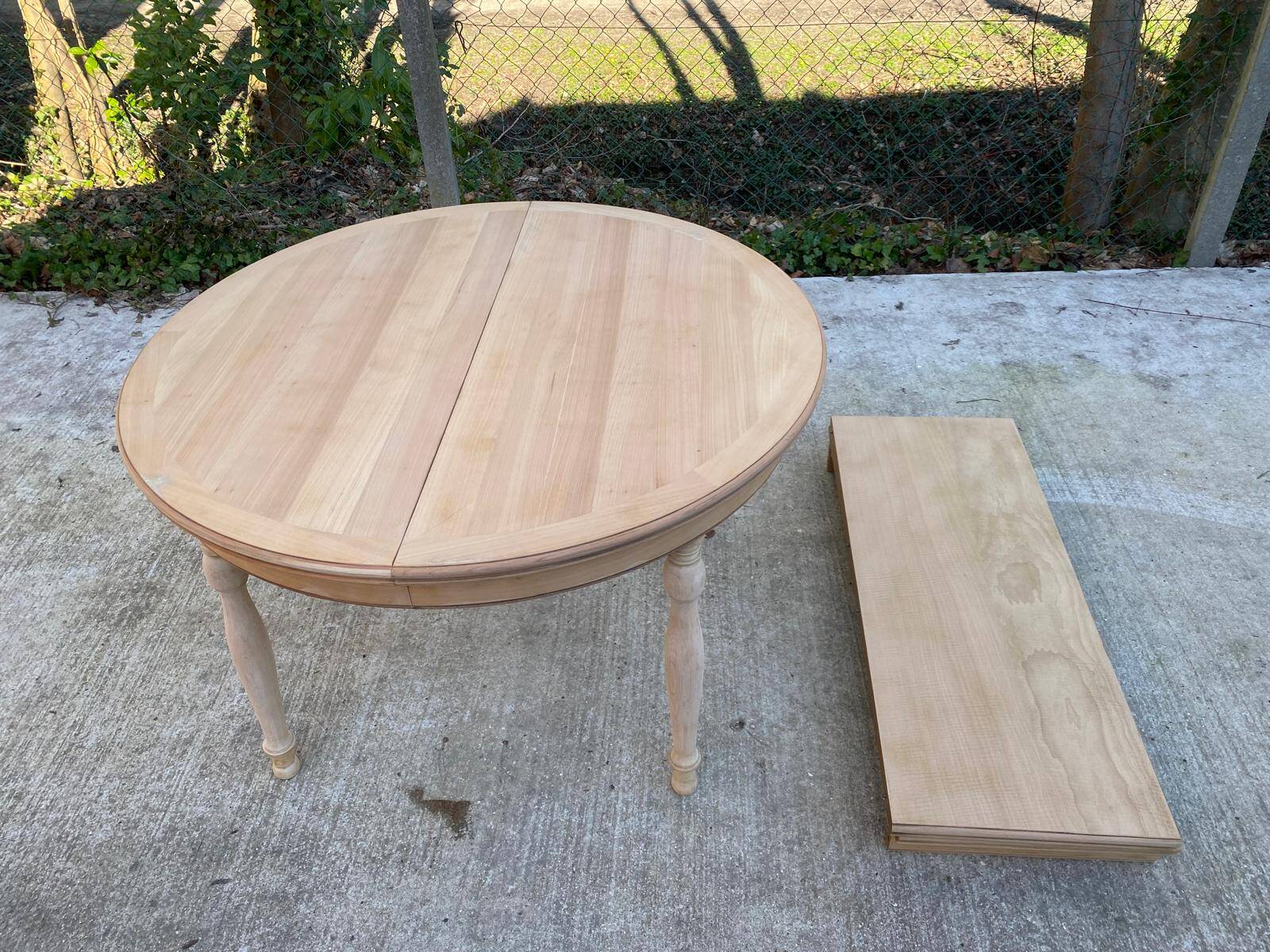 Renovated Louis Philippe round extendable dining table 115cm with 2 extensions.