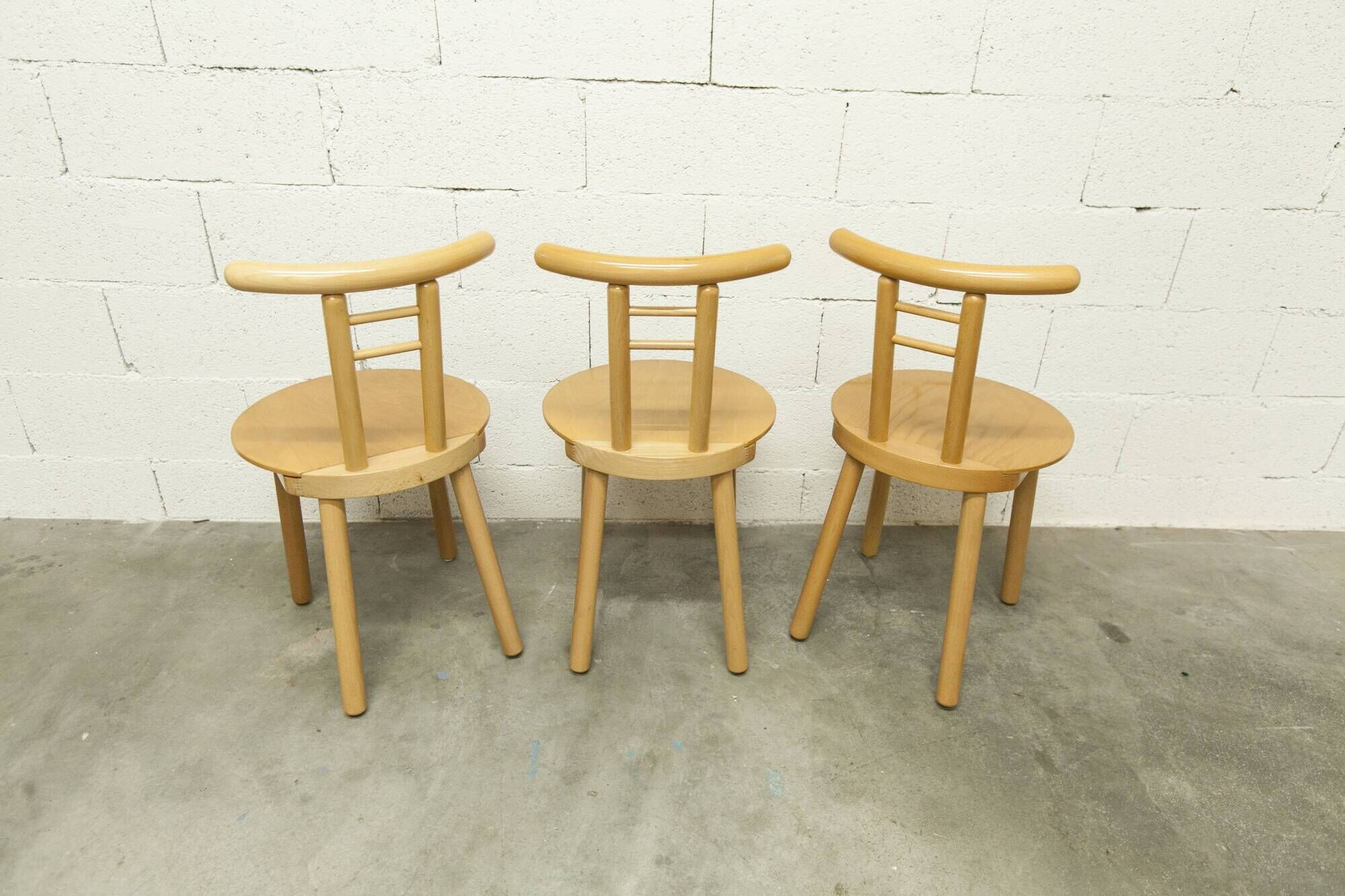 Set of 3 minimalist chairs in light wood 1980 Italy