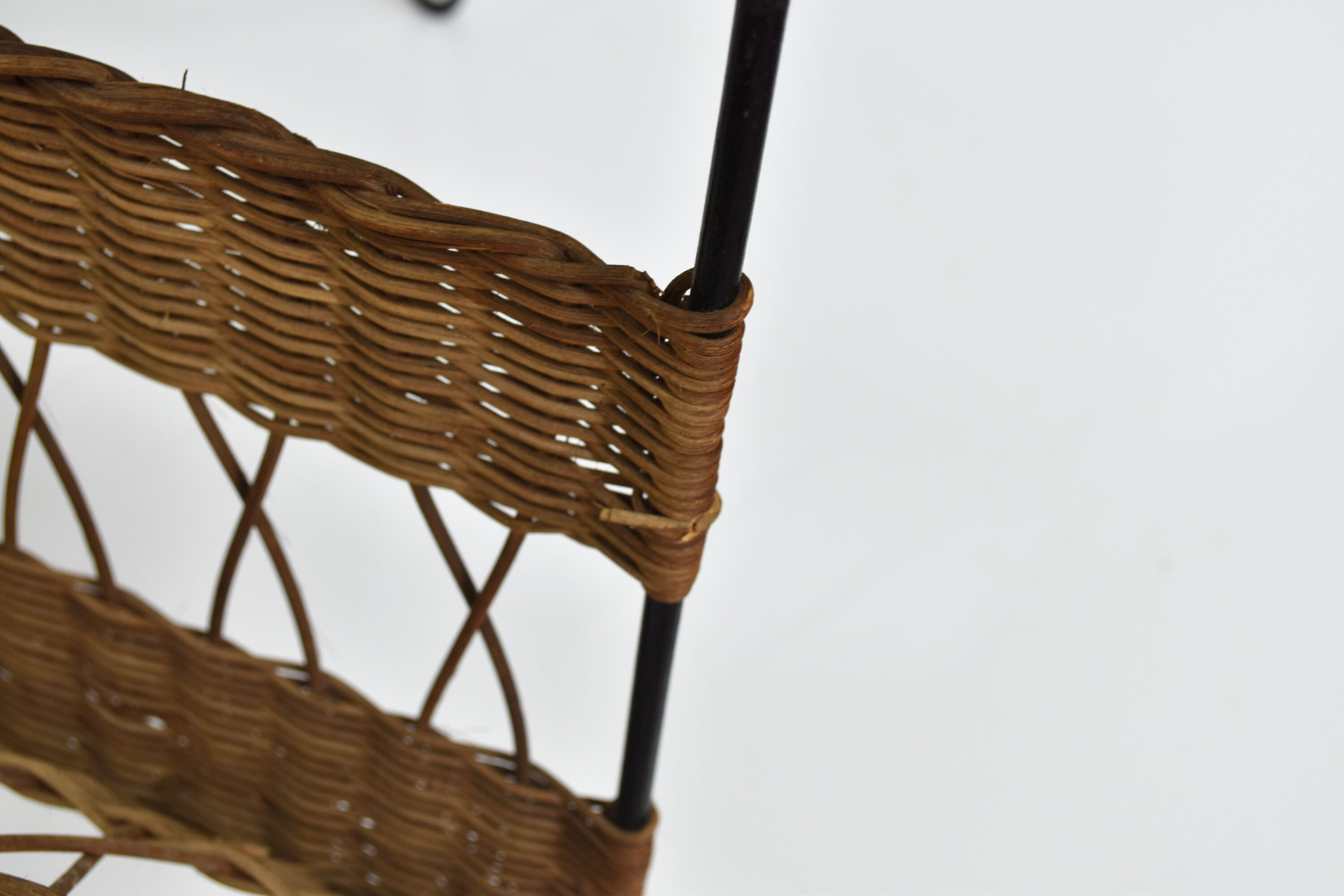Table porte revue en  osier 1960