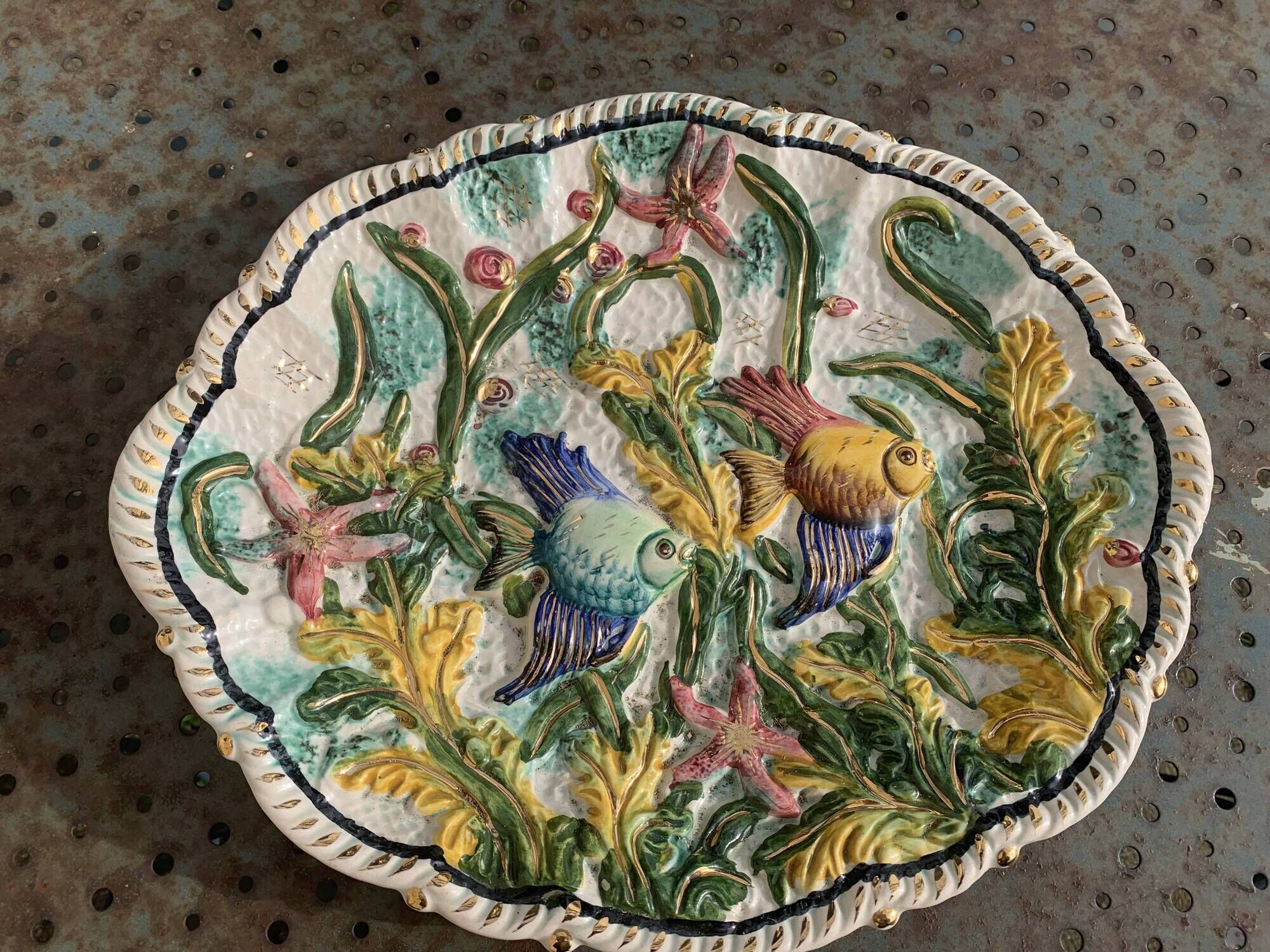 Dish in enamelled ceramic slip, with fish motifs, decorative, collector, vintage