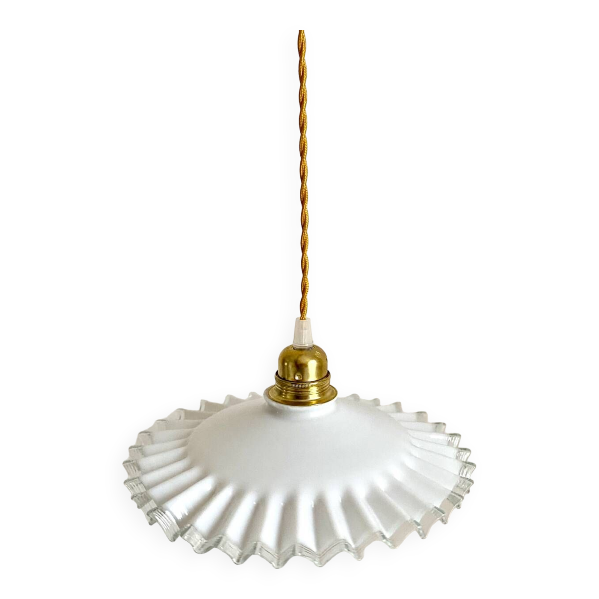 Suspension opaline plissée