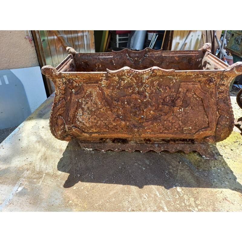 2 cast iron planters from 1900 from Charleville-Mézières, rockery style