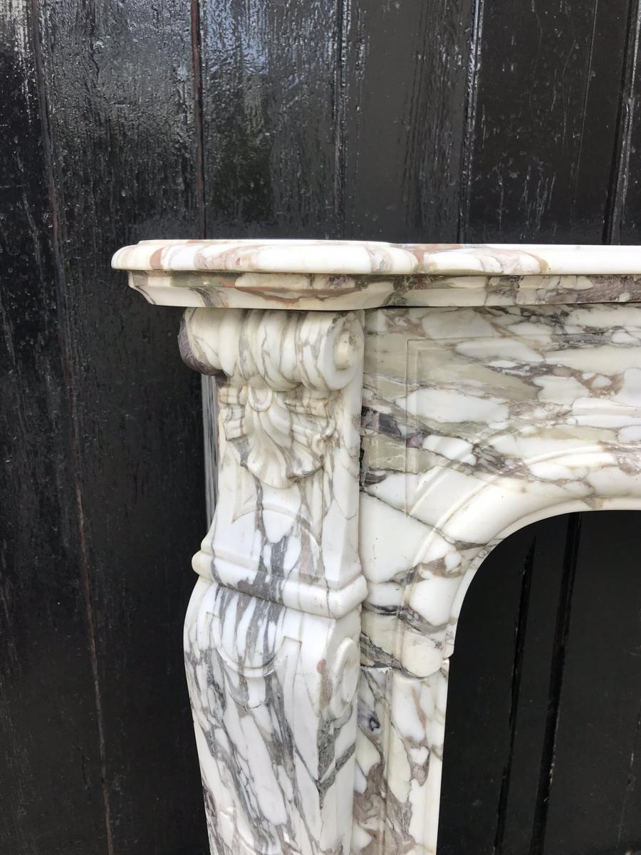 Cheminée en marbre brèche violette de style Louis XV