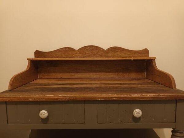 Table, bureau, coiffeuse