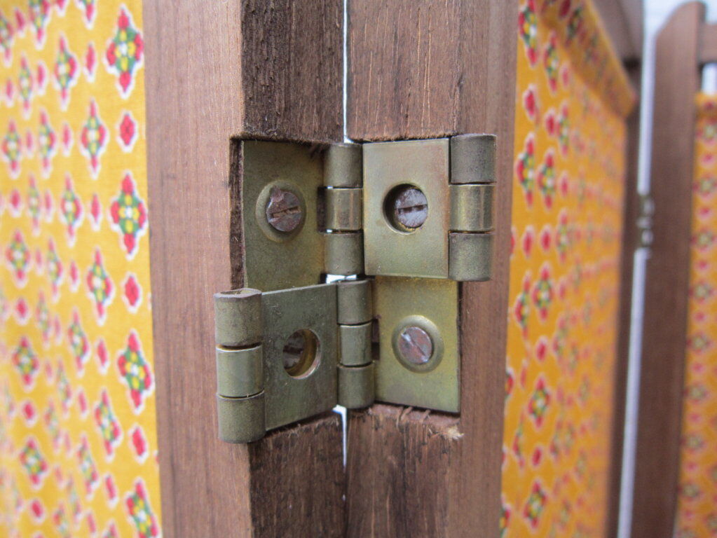 Screen 5 years 60 wood and fabric leaves