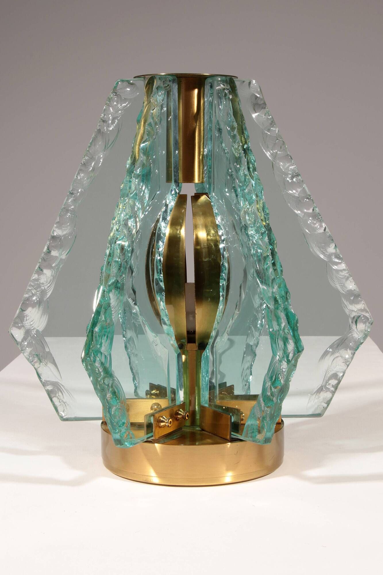 Lampe de table en verre ciselé et laiton par Gino Paroldo pour Dinodei, années 1960