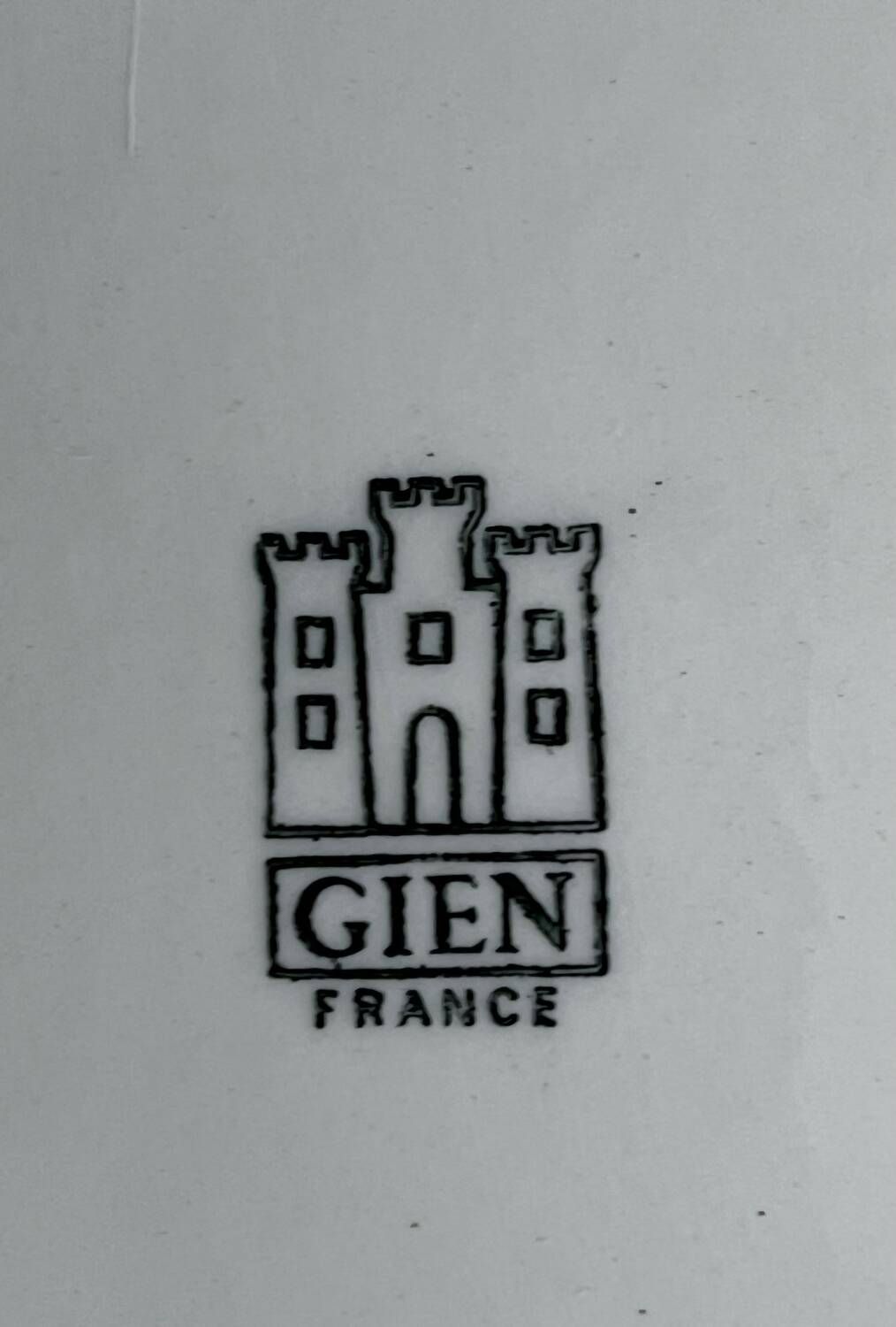 6 vintage Gien plates