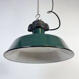 Lampe à suspension industrielle française en émail vert foncé, années 1960