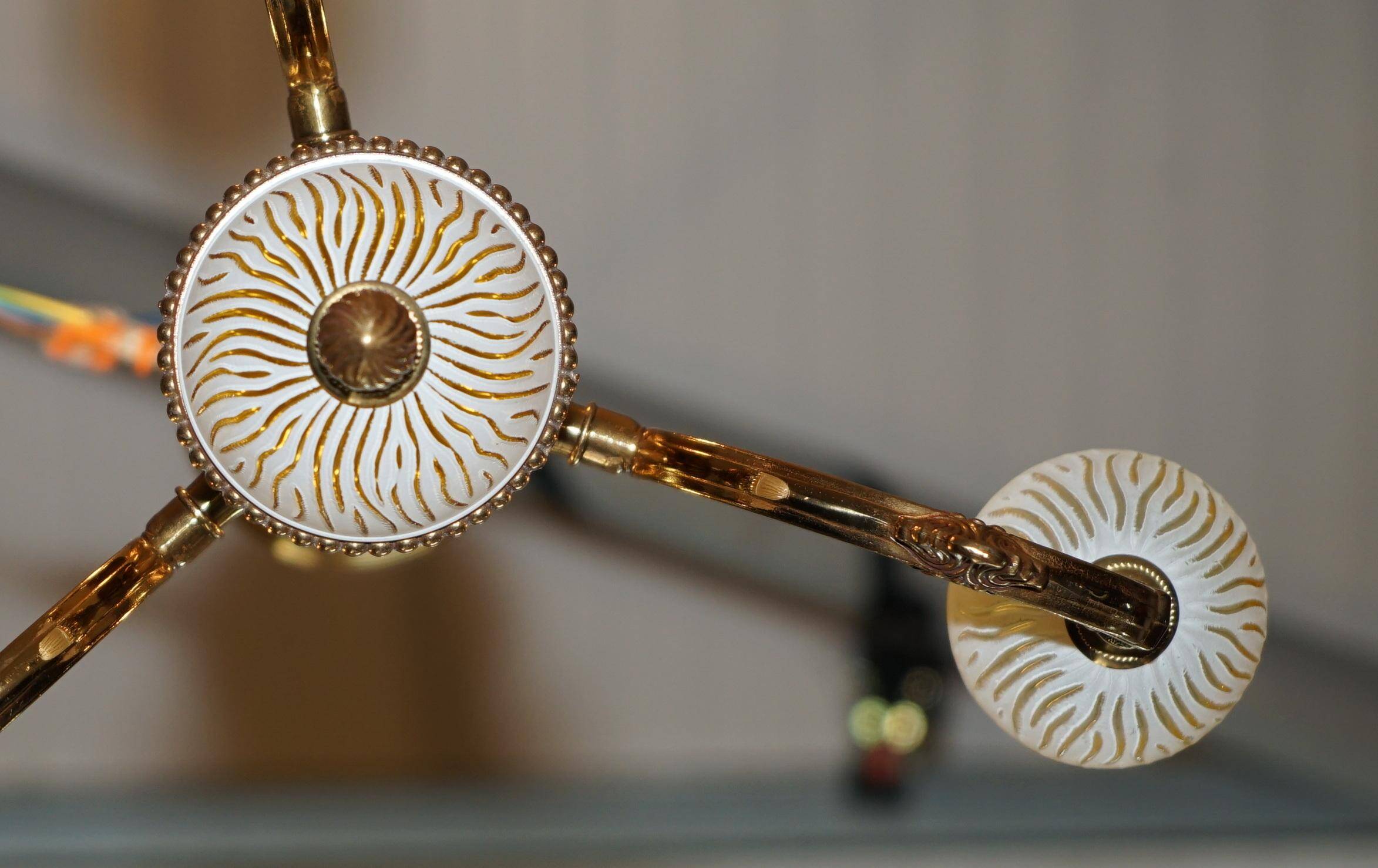 Reccagni chandelier in bronze and frosted glass.