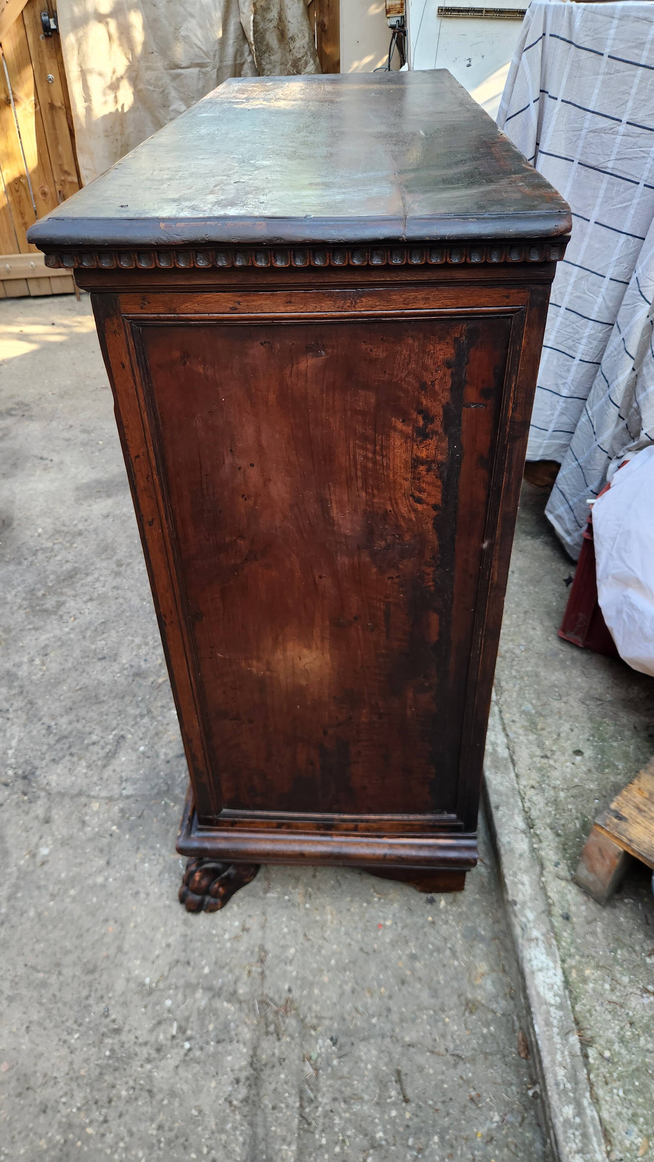Antique commode from the 18th century in solid wood.