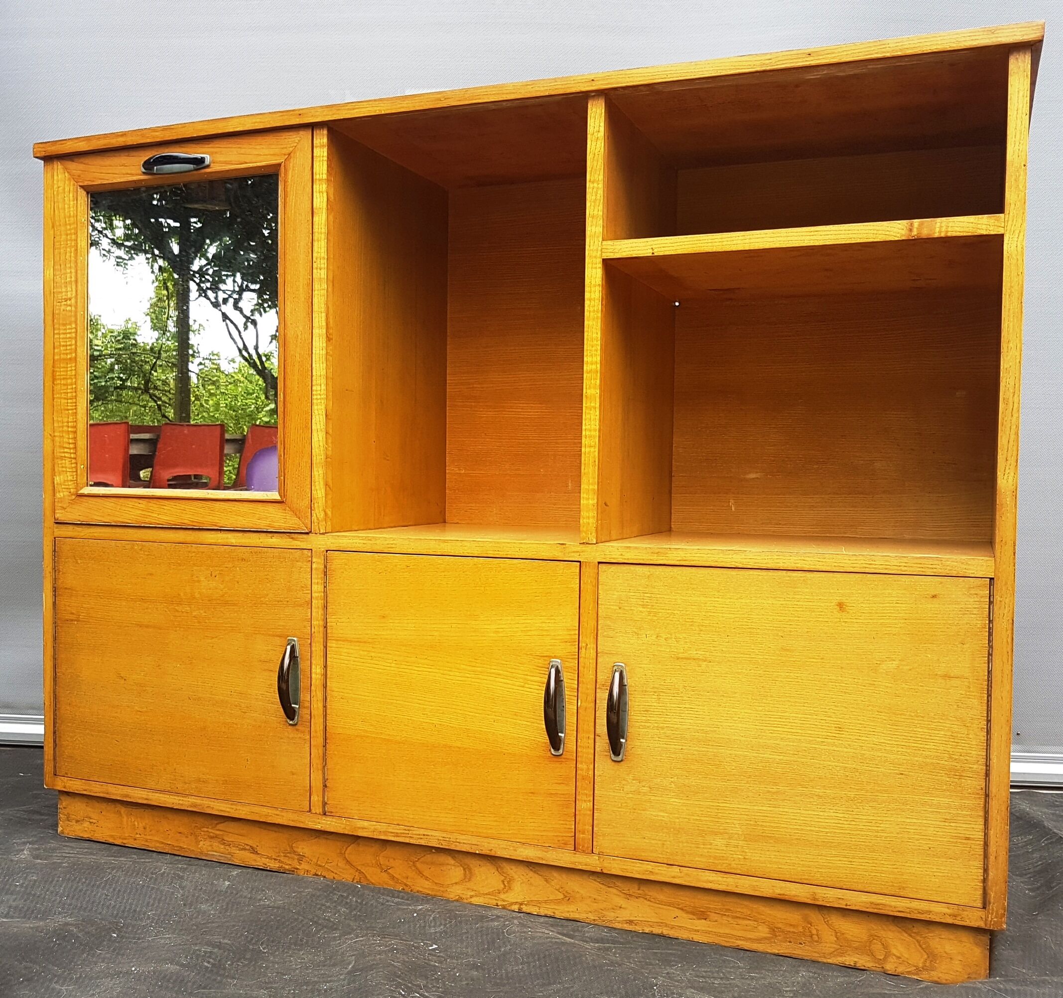 Library 1950 with 7 storage modules Minimalist lines