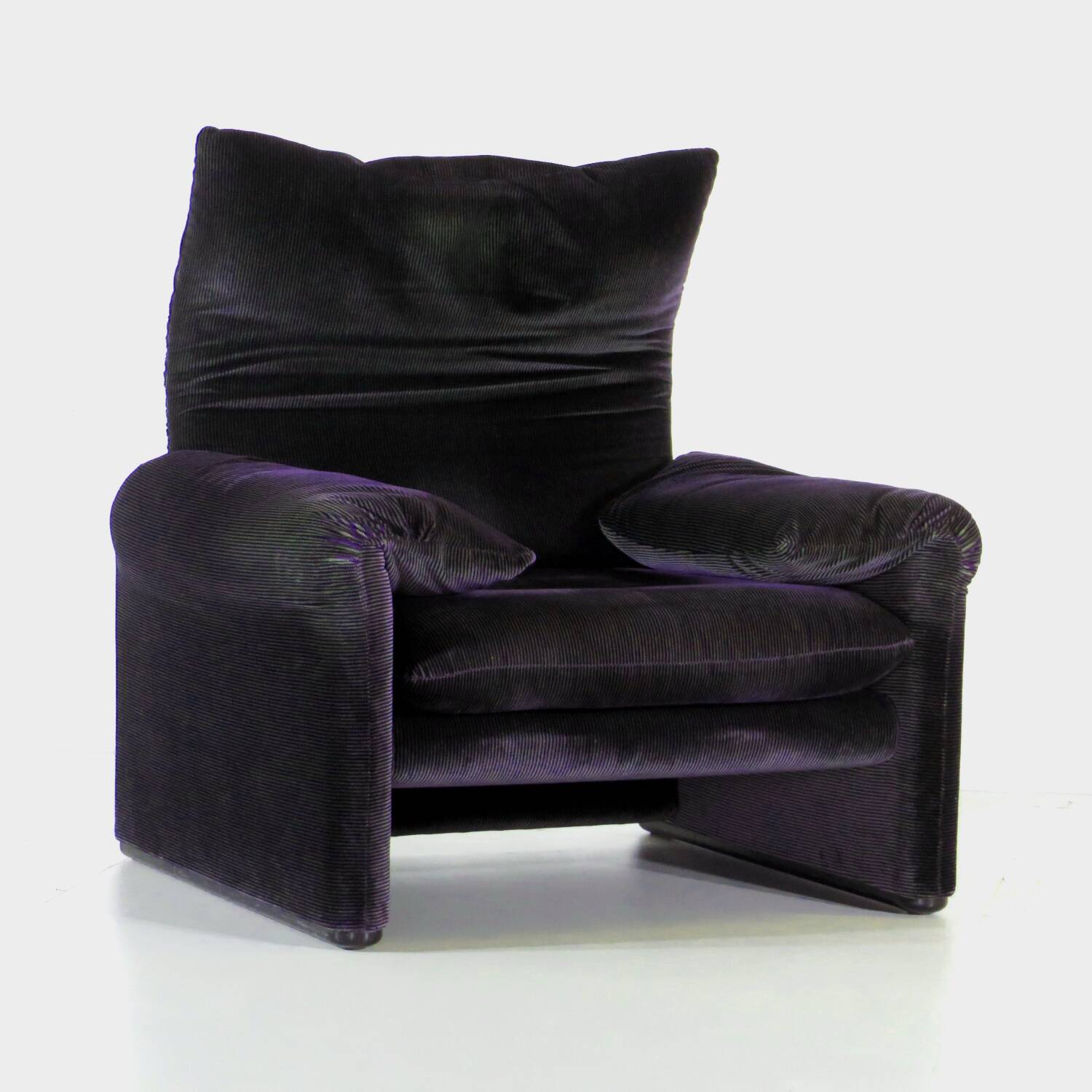 Mid century velvet lounge chair Maralunga by Vigo Magistretti for Cassina - Italy, 1970s