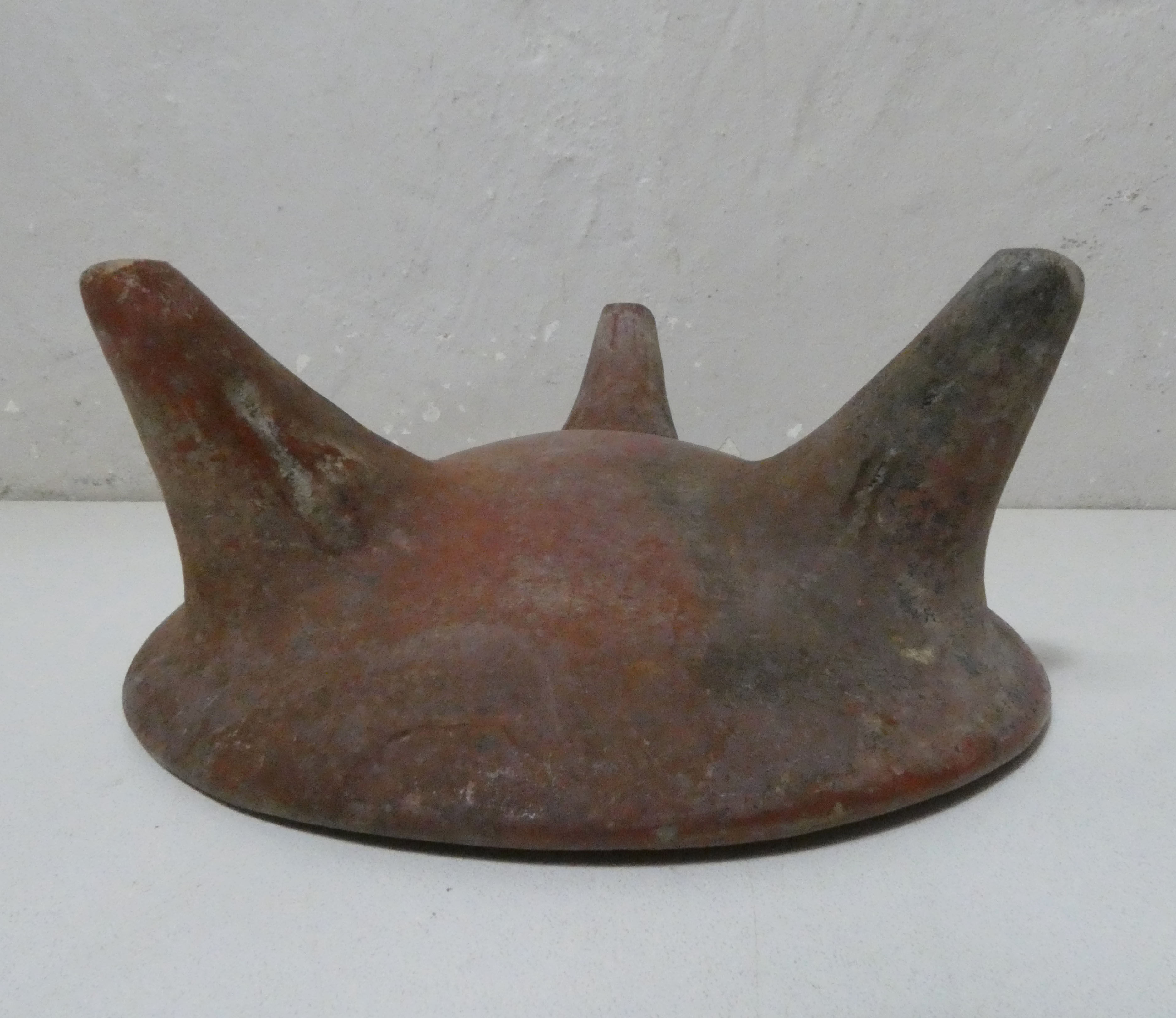 Ancient tripod bowl in terracotta pre-columbian art