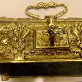 Jewelry chest with its bronze key, Renaissance style, 19th century fleur-de-lis decoration