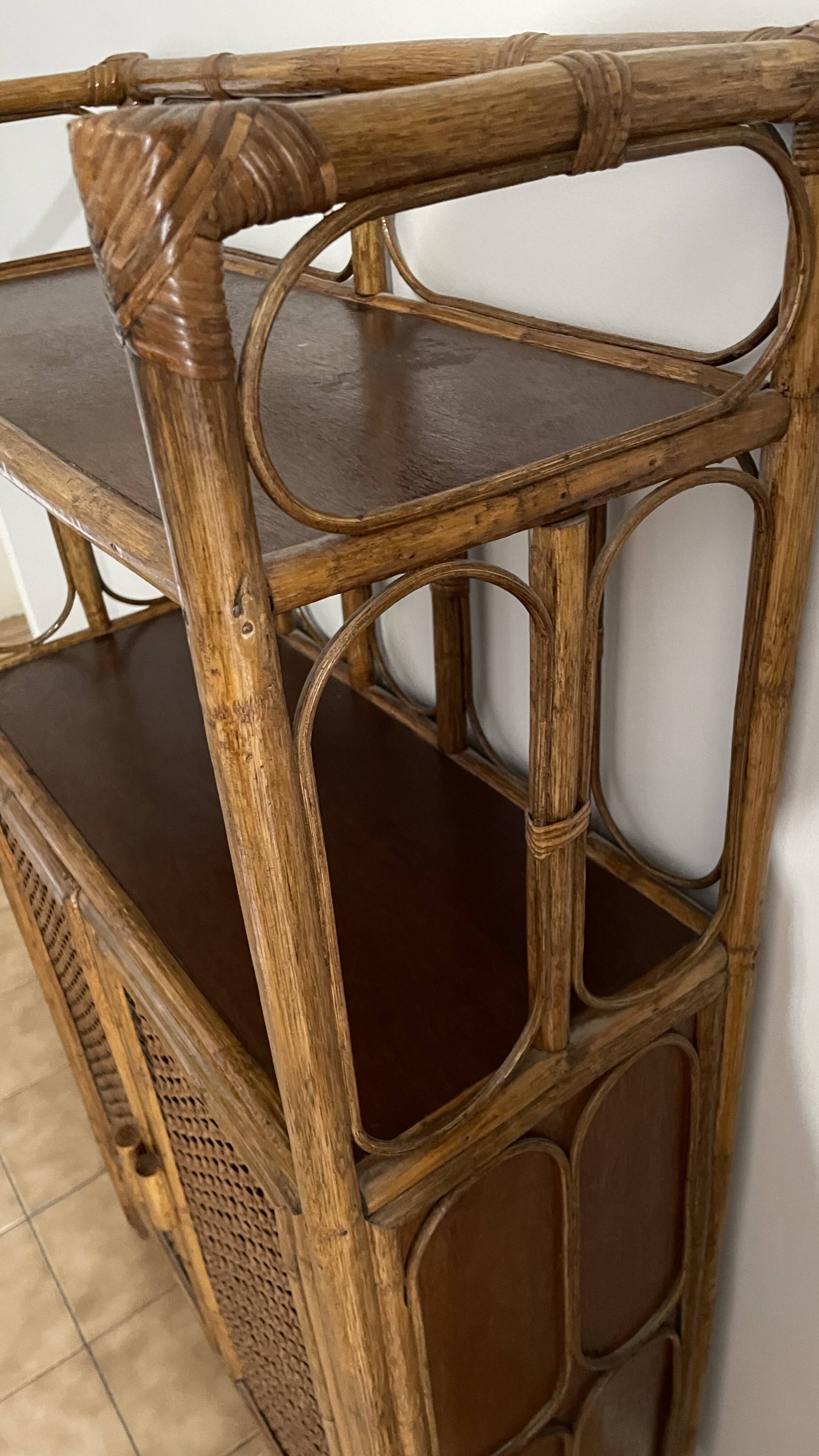 Shelf on wicker legs