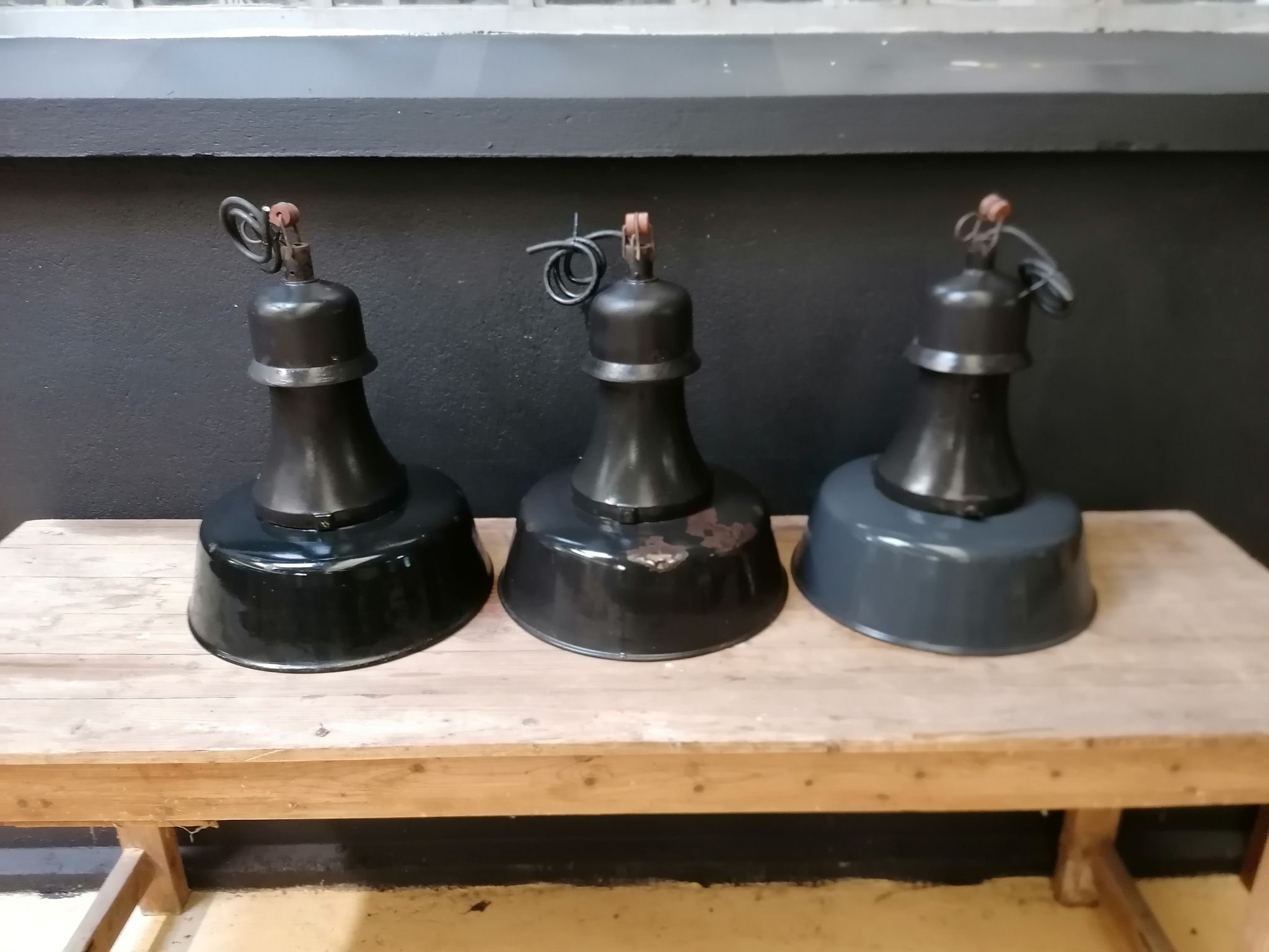 Industrial hanging lamps in enamelled metal, 50
