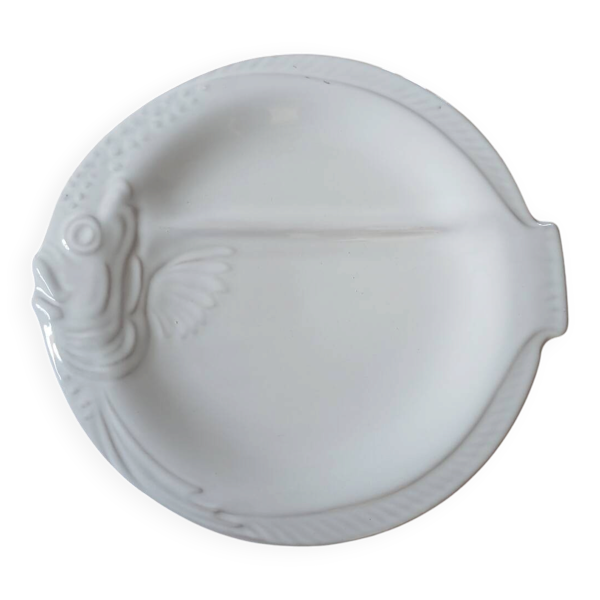 12 assiettes plates en barbotine/ poisson