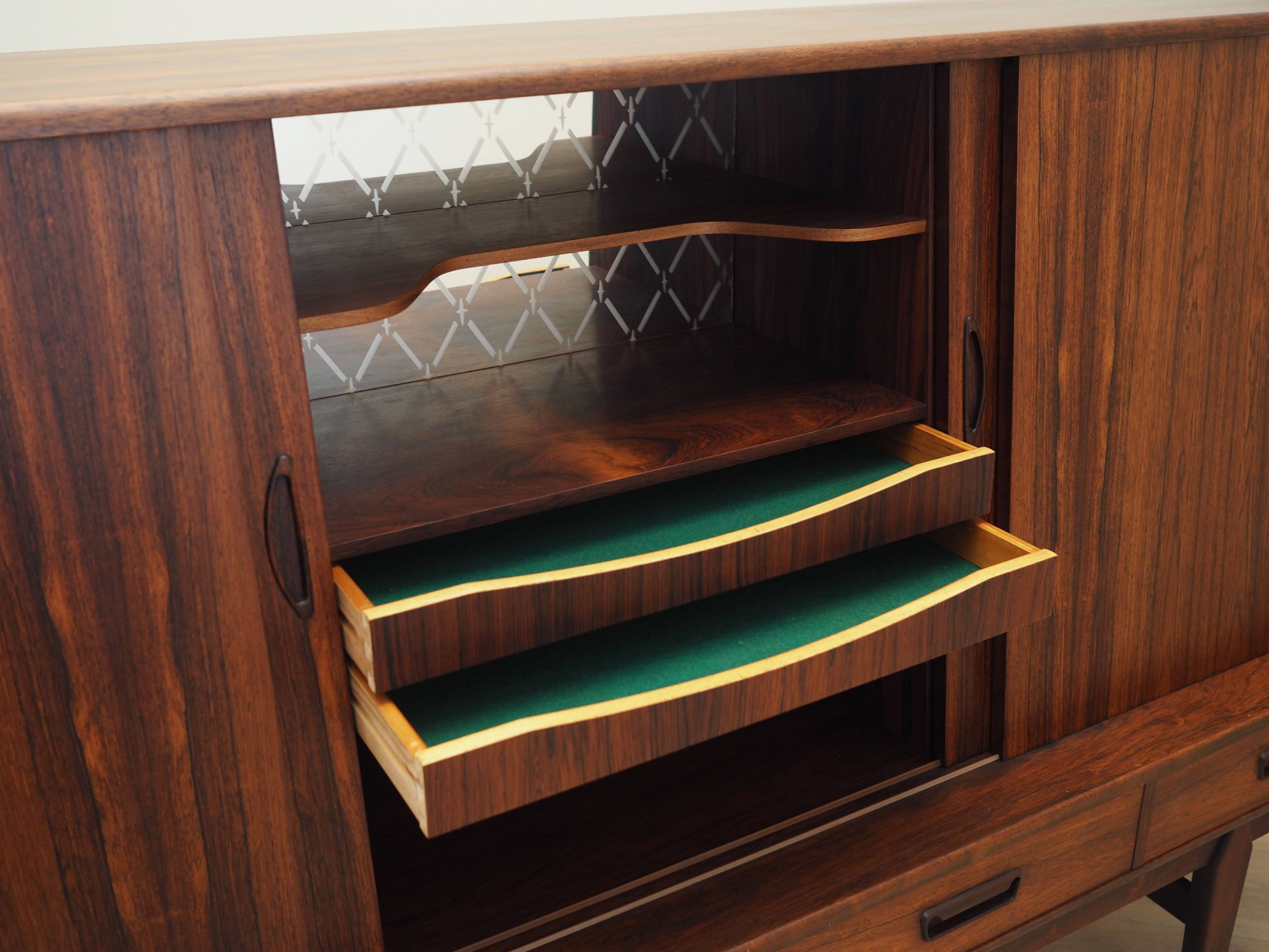 Buffet haut en palissandre, design danois, années 1960, production : Danemark