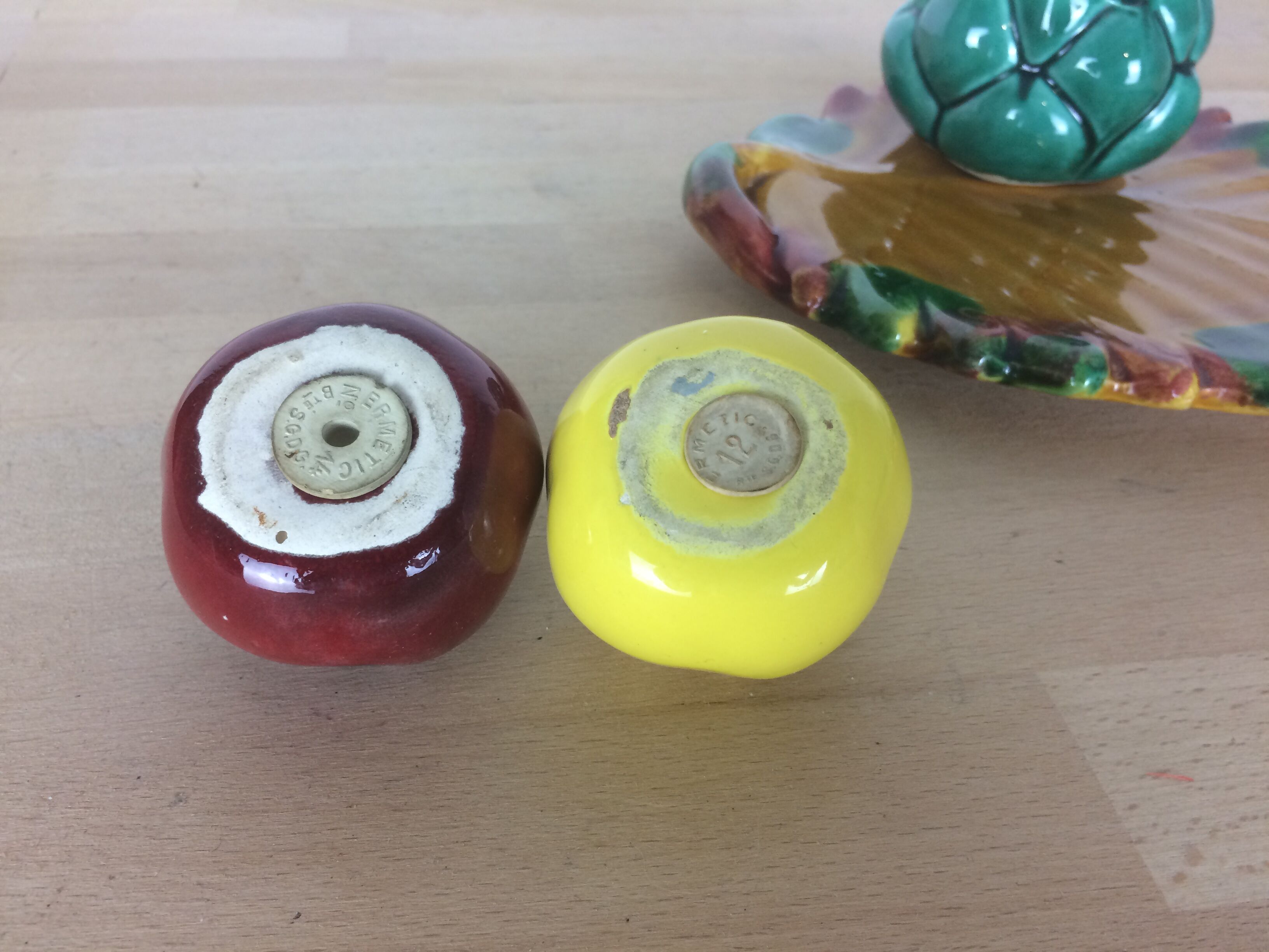 Vallauris mustard pepper shaker, dabbling, ceramics
