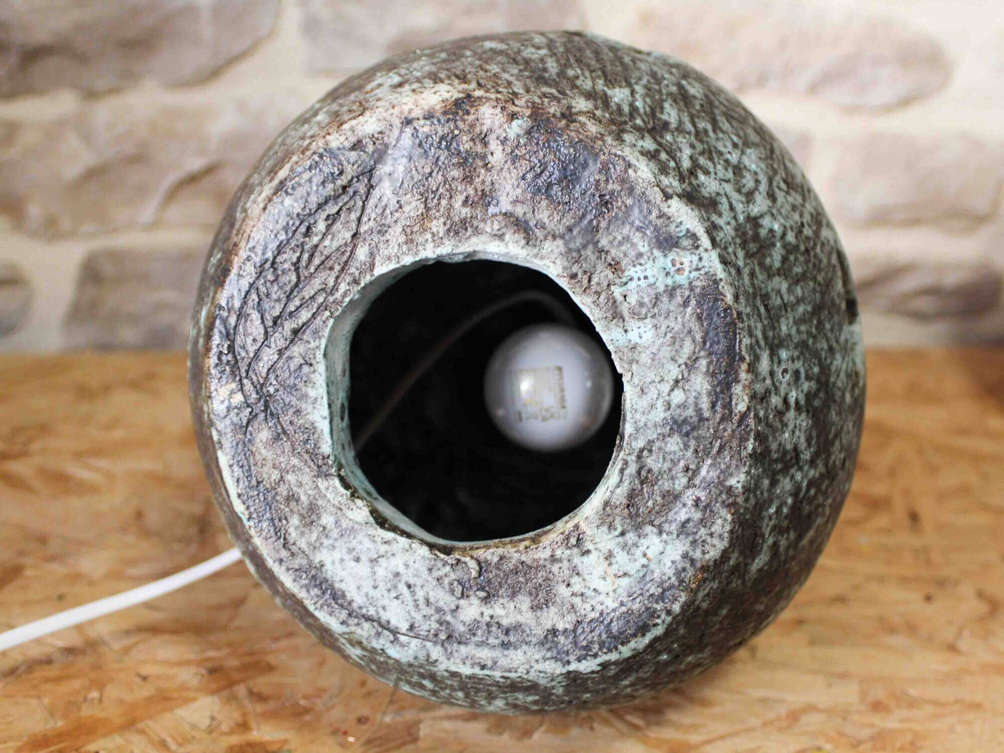 Large ceramic lamp base with dual lighting
