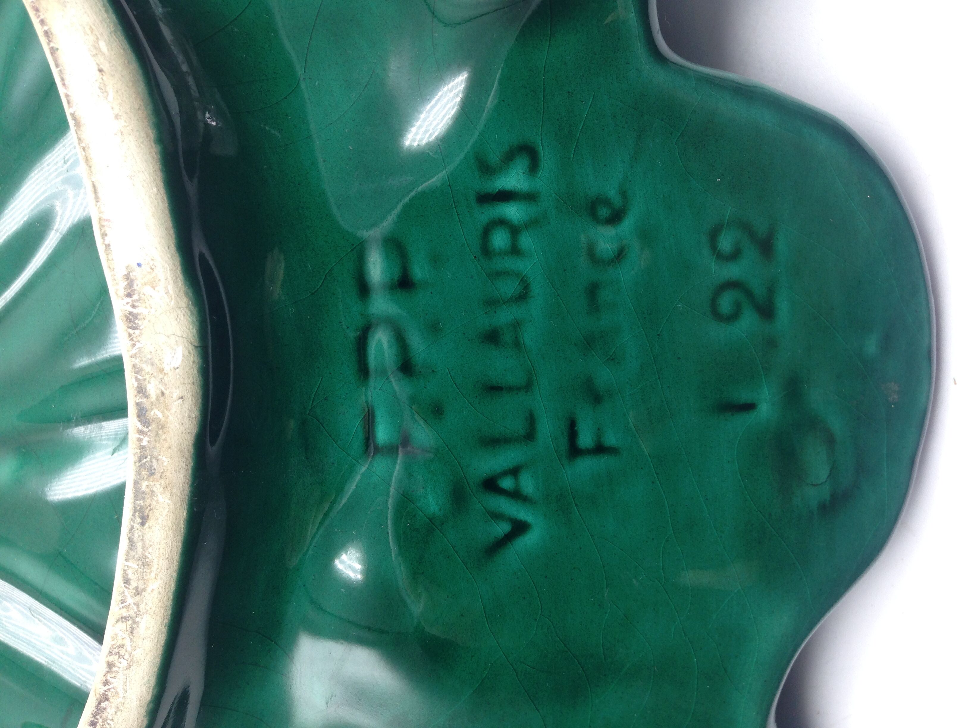 old fruit cup in The faience of Vallauris