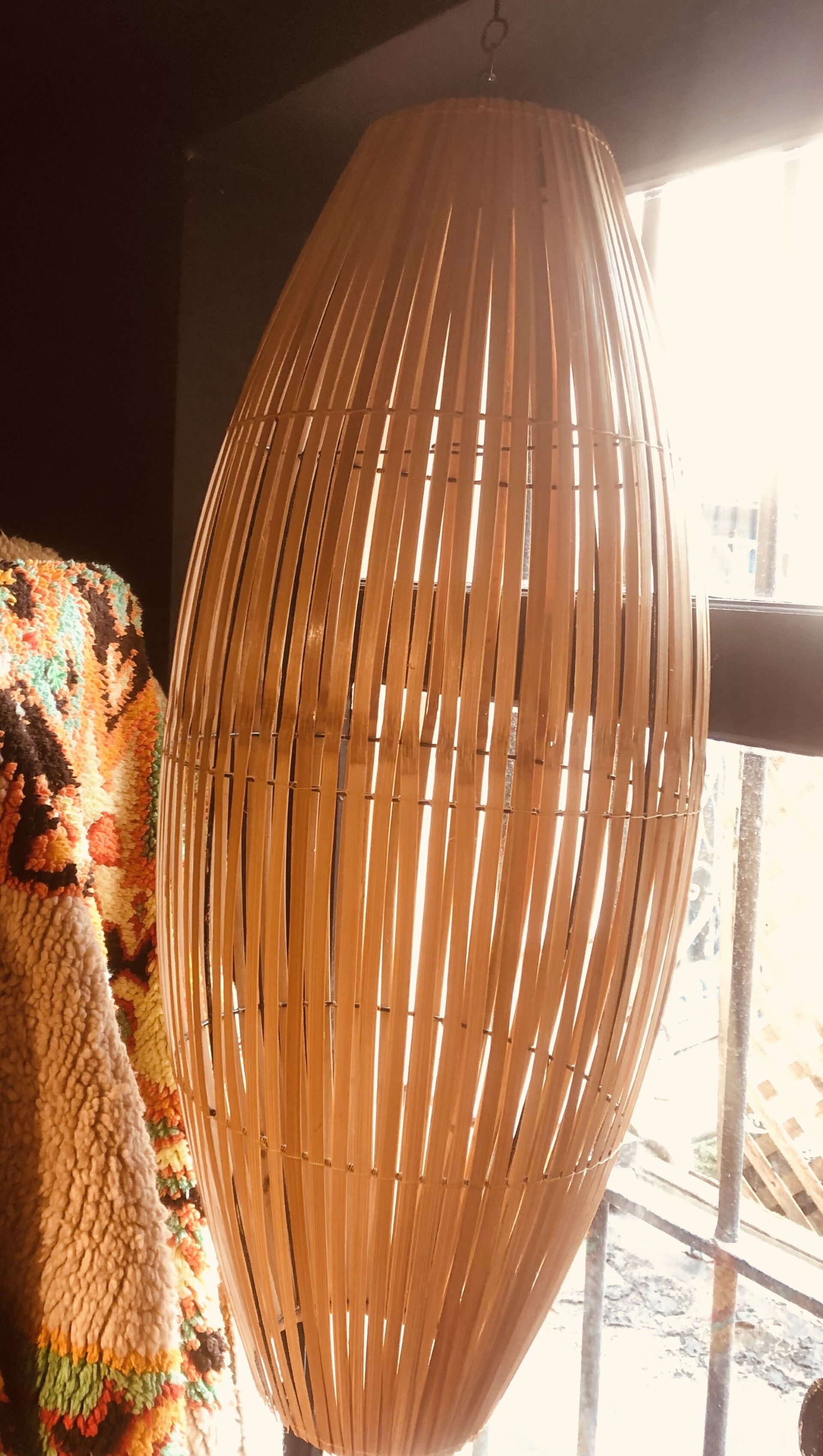 Luminaire in bamboo strips