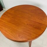 Extendable round table
