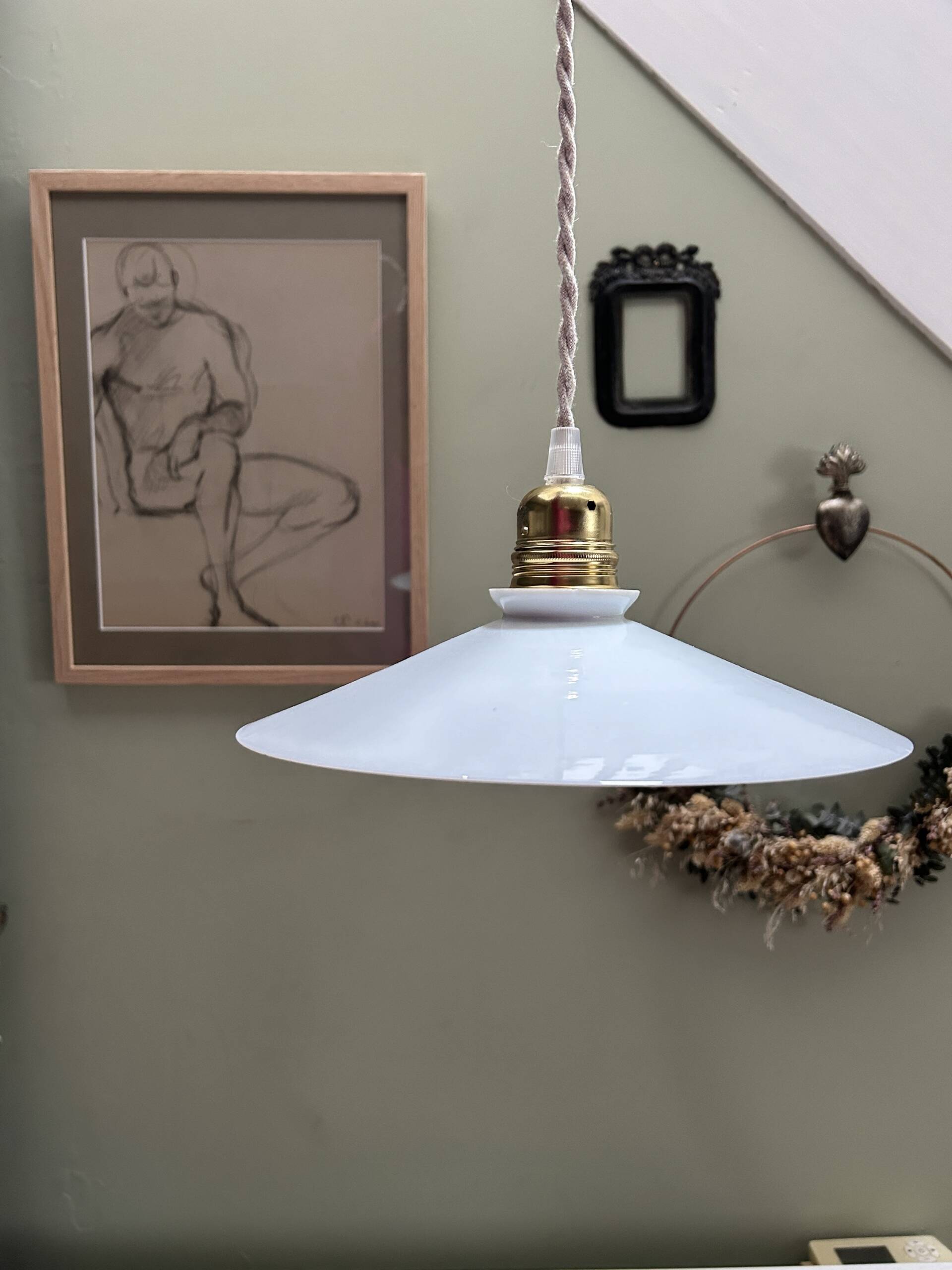 Opaline wall lamp