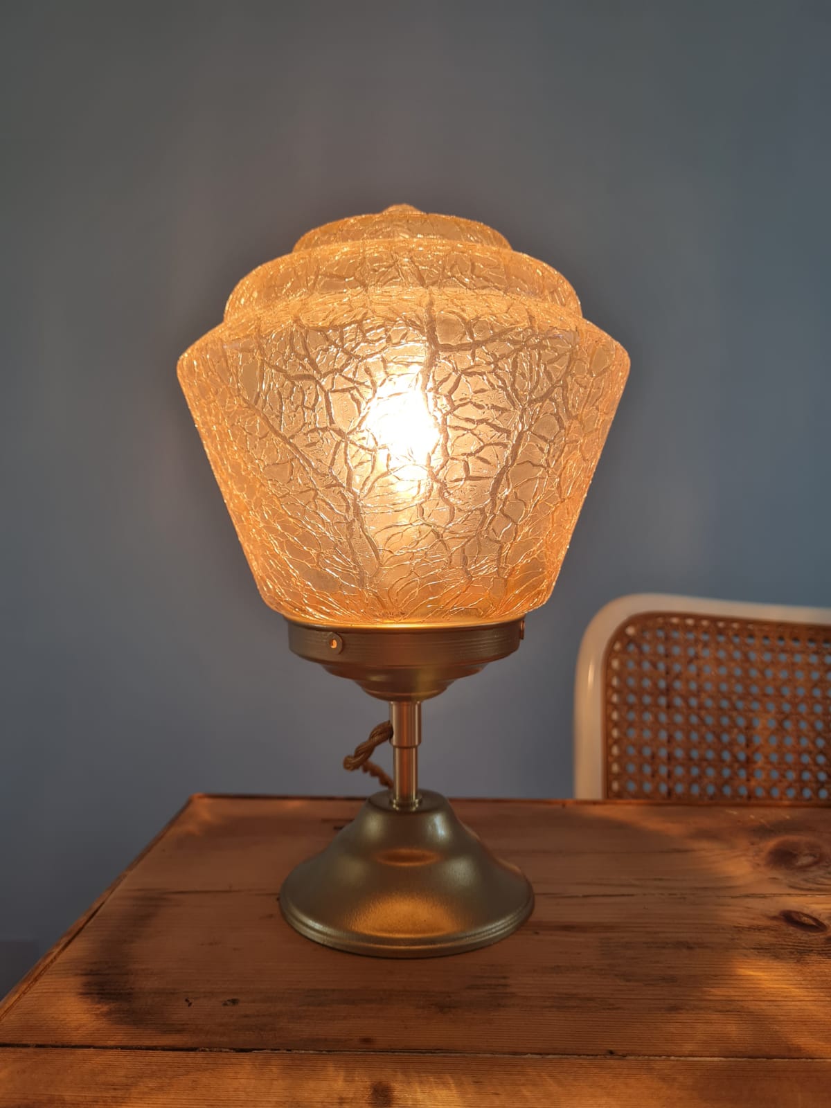 Table lamp