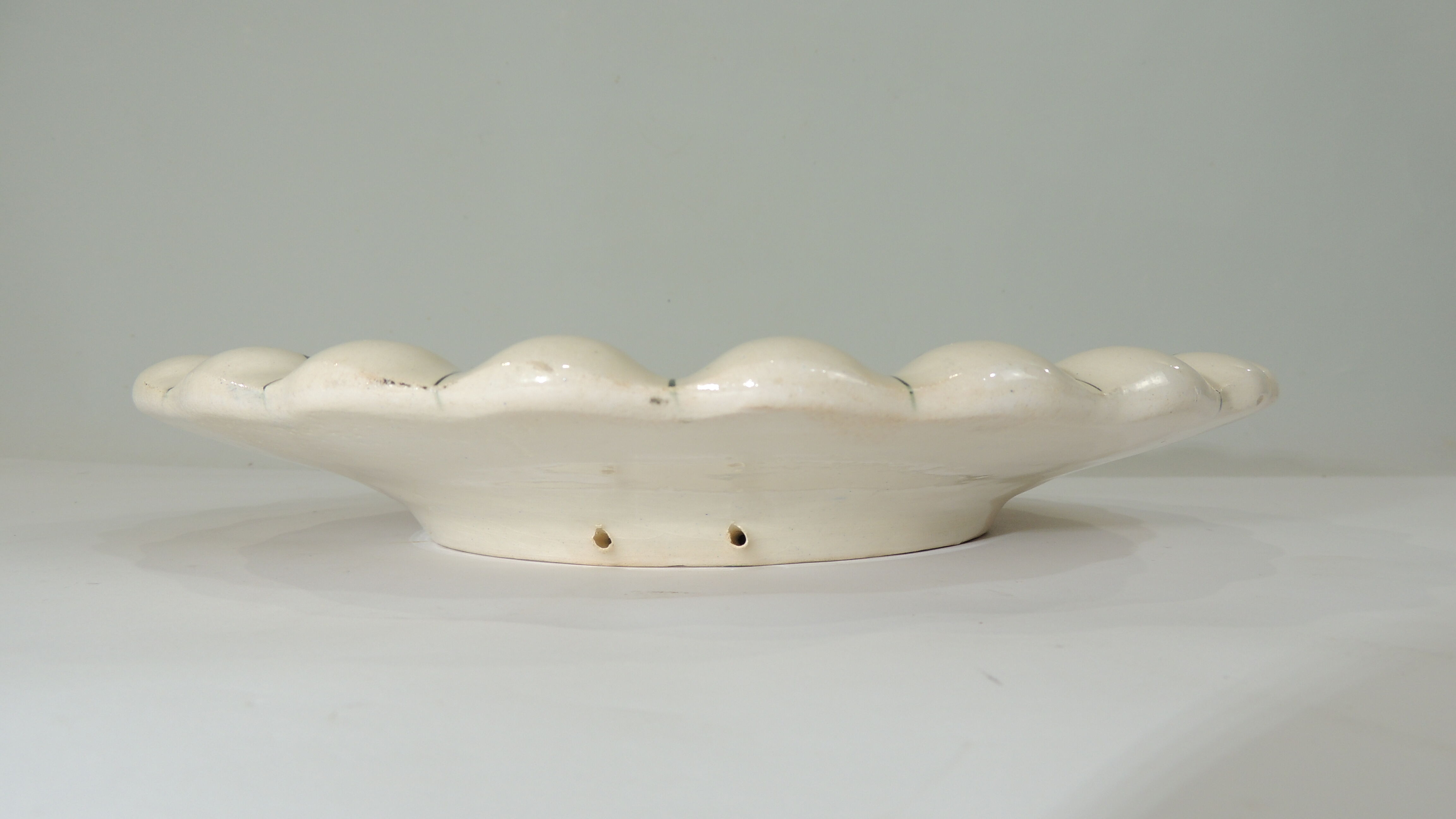 Plat céramique "gallones" signée vintage