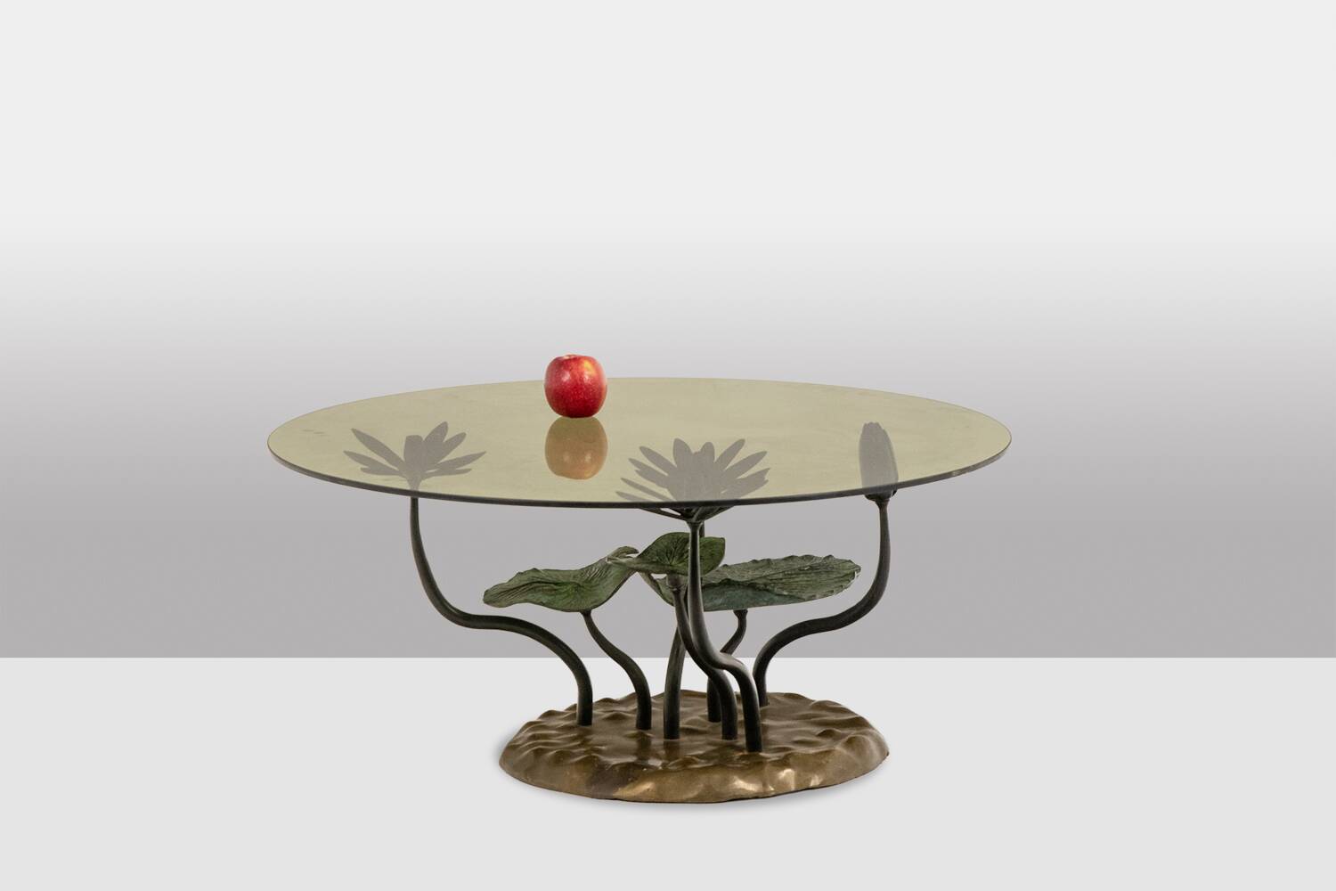 Table basse nénuphar en bronze à deux patines, années 1970