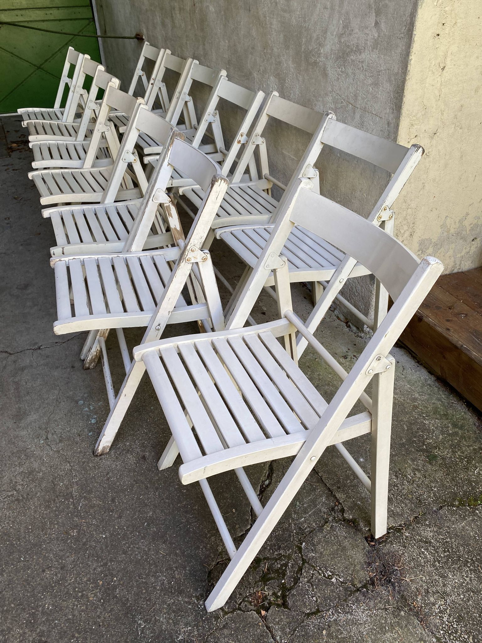 Extra folding chair / garden chair / vintage white lacquered solid wood office chair
