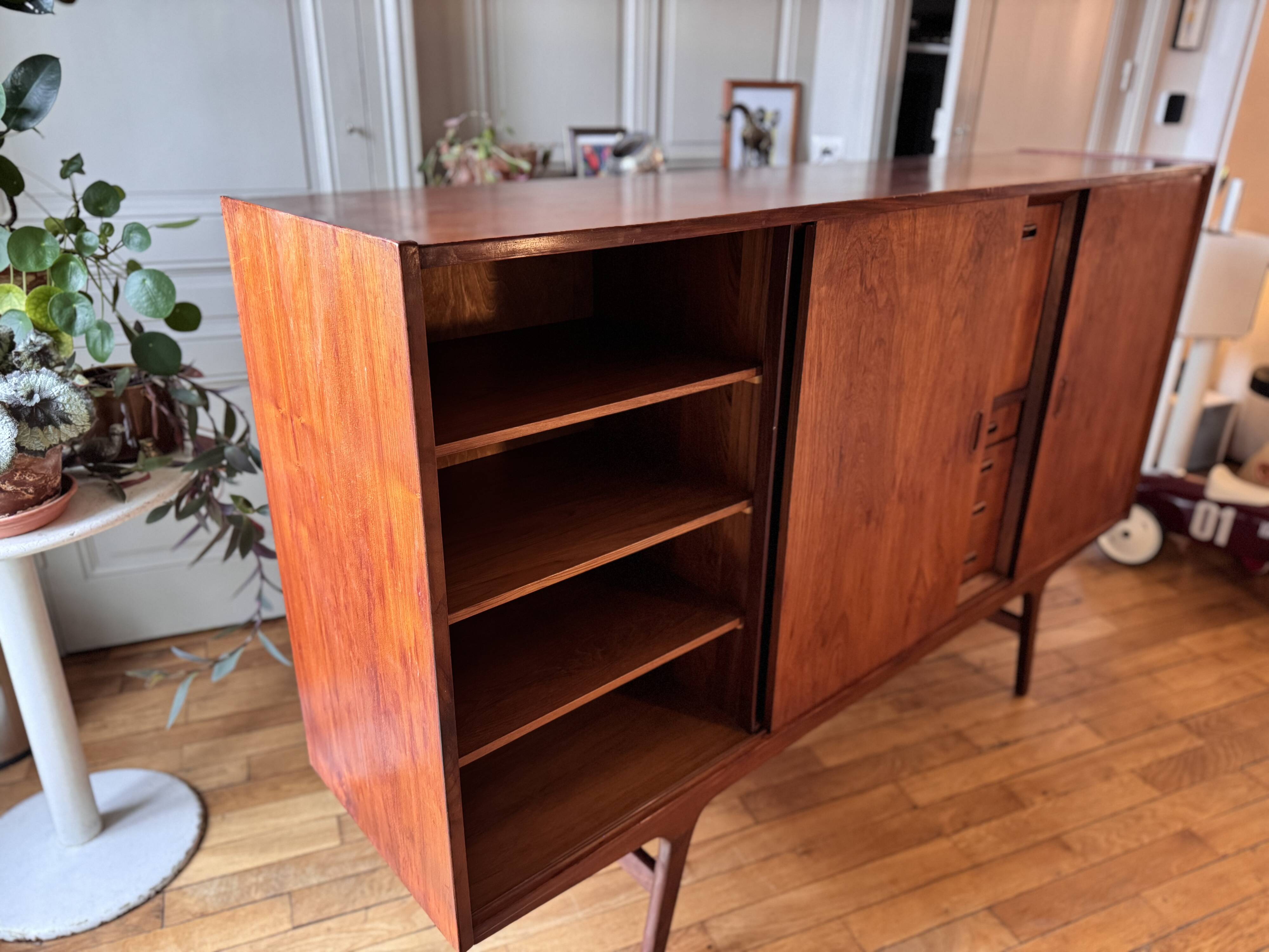 Buffet haut vintage en teck – Design scandinave