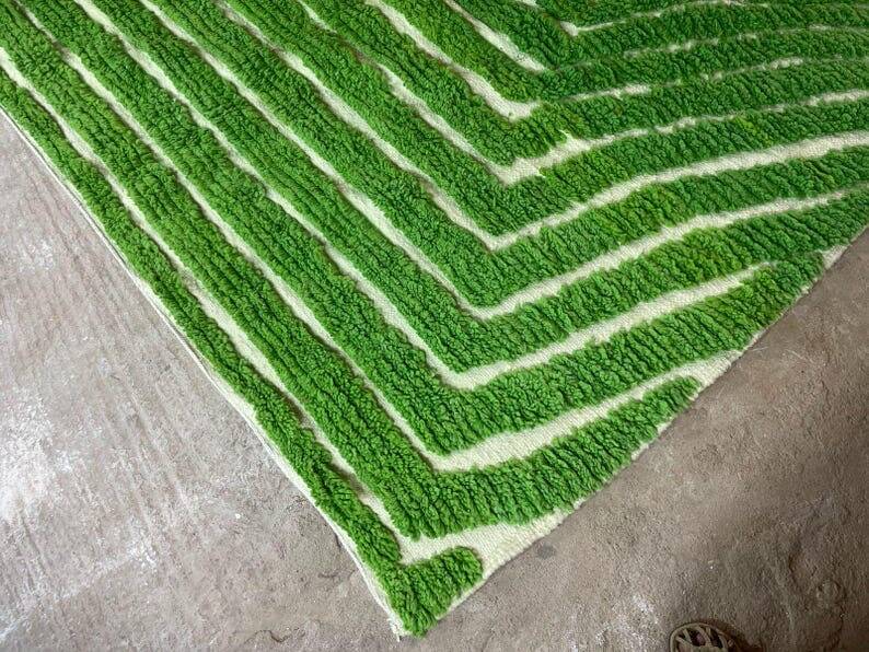 Handmade traditional natural wool rug green size 150 x 250 cm