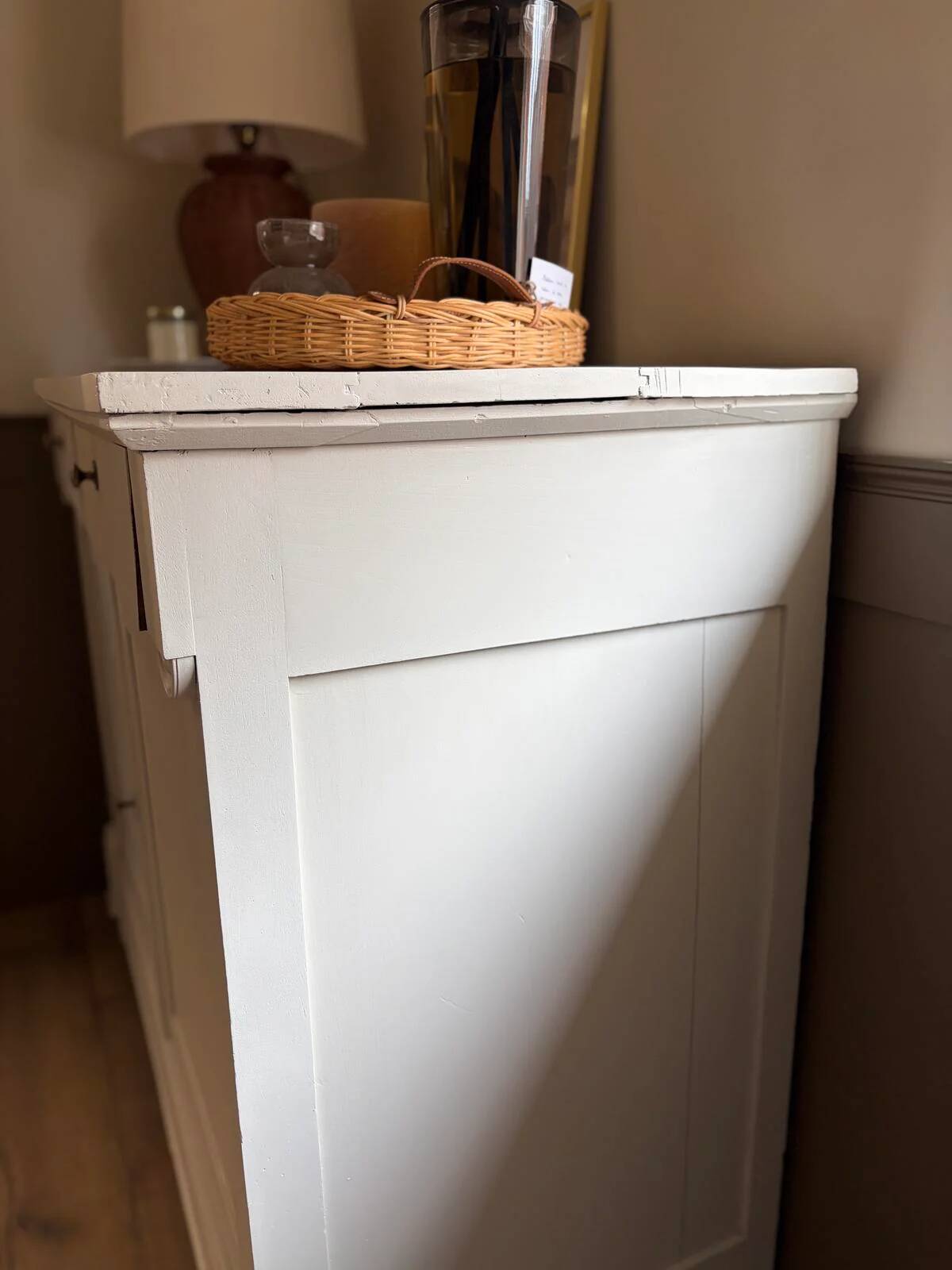 Buffet haut en bois peint - greige