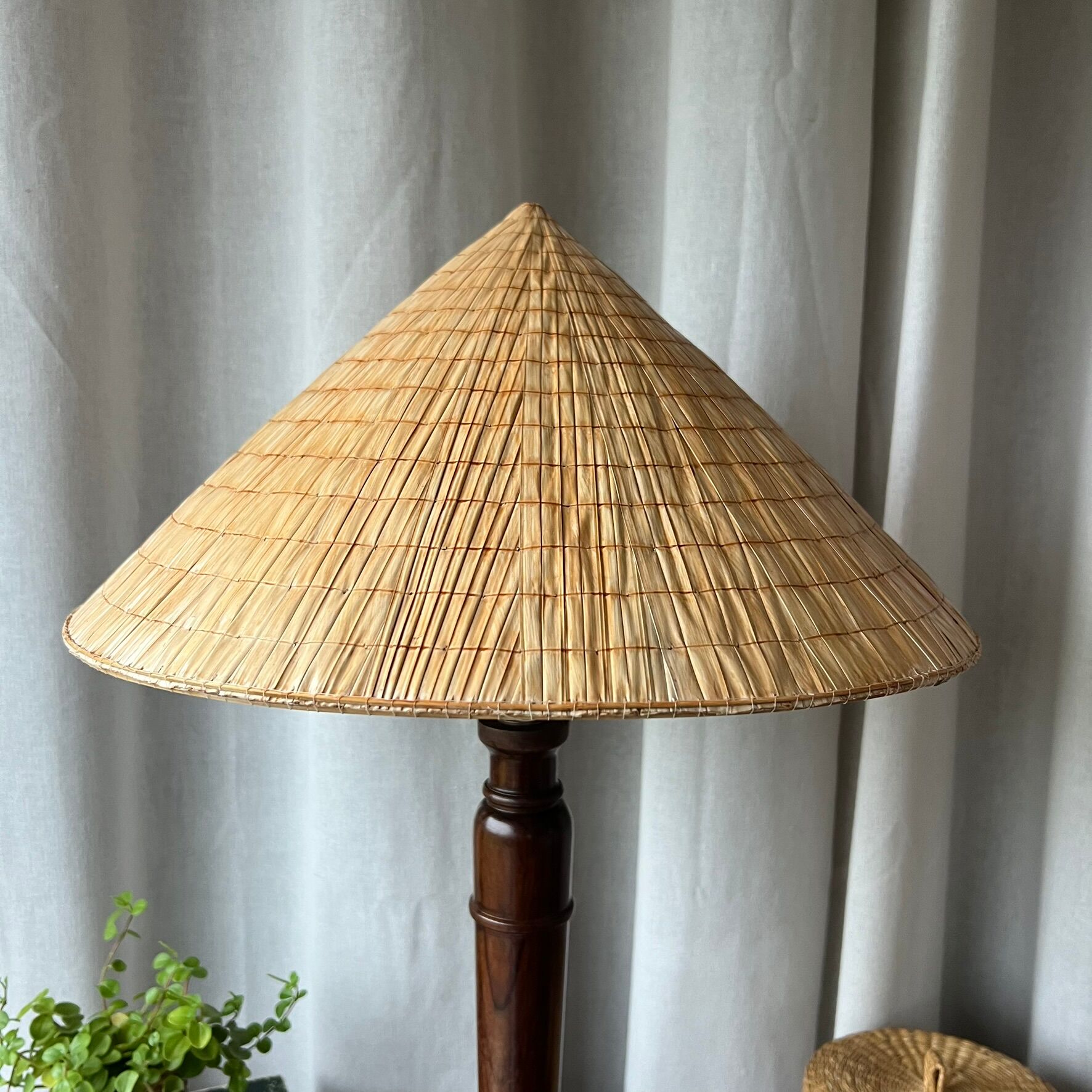Large mahogany lamp with straw shade – "travel" spirit